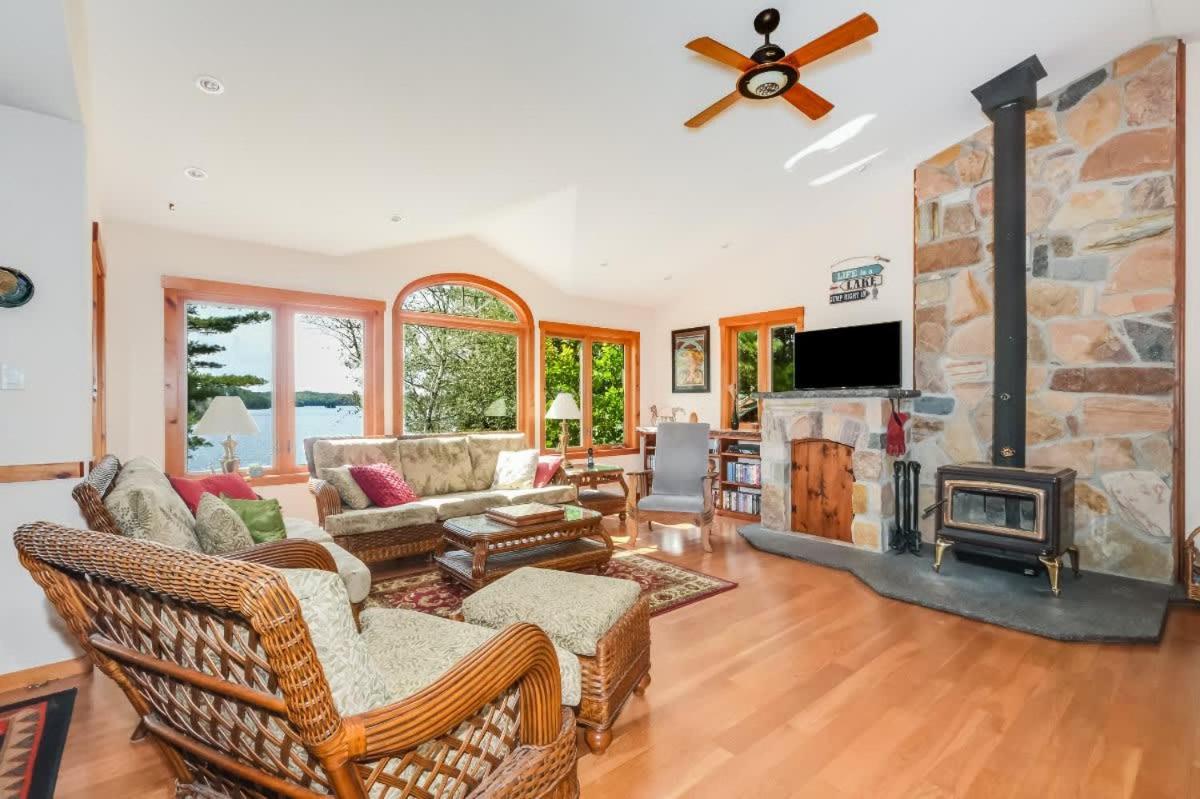 Family Room photo 3