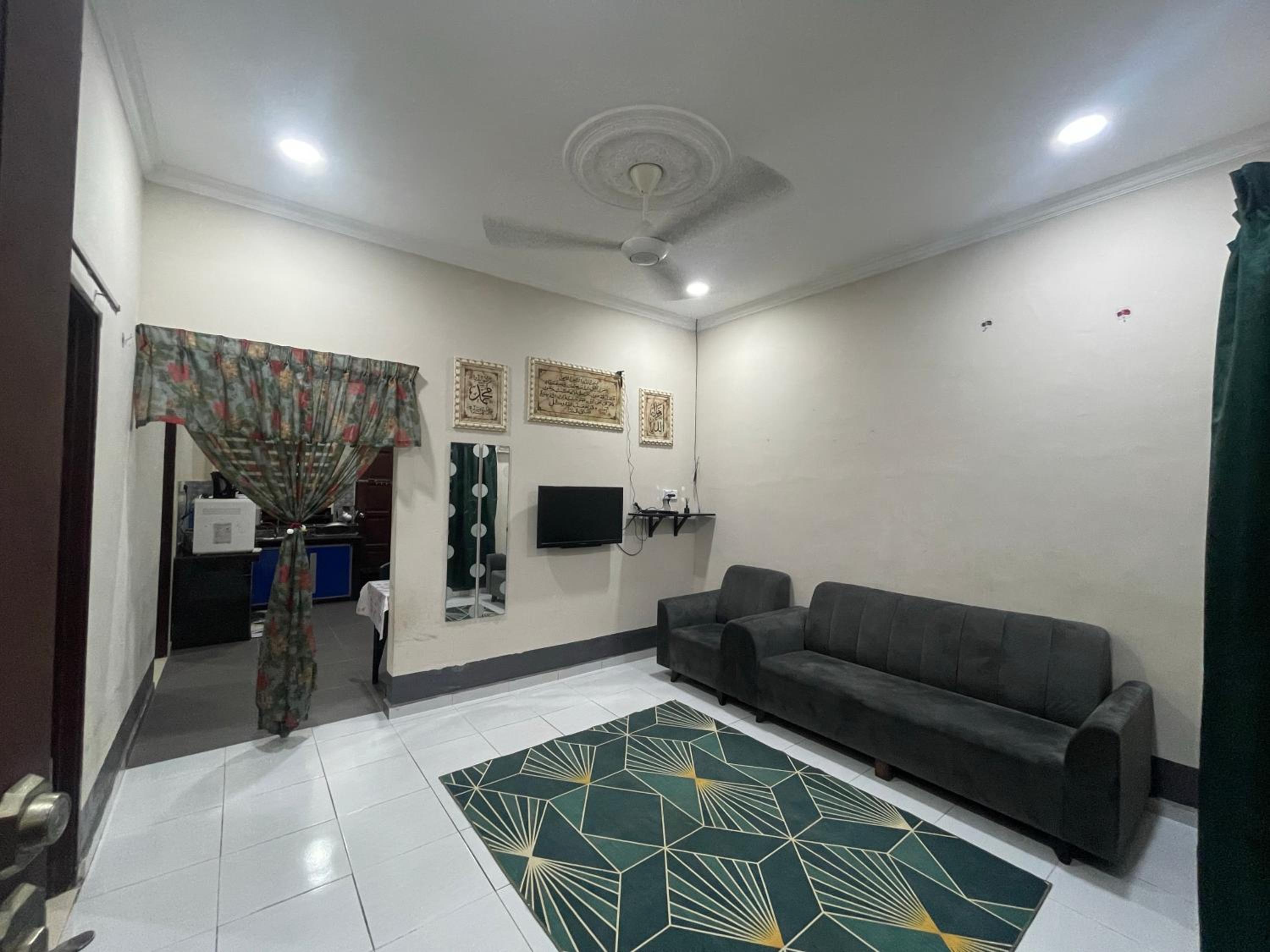 Three-Bedroom House photo 3
