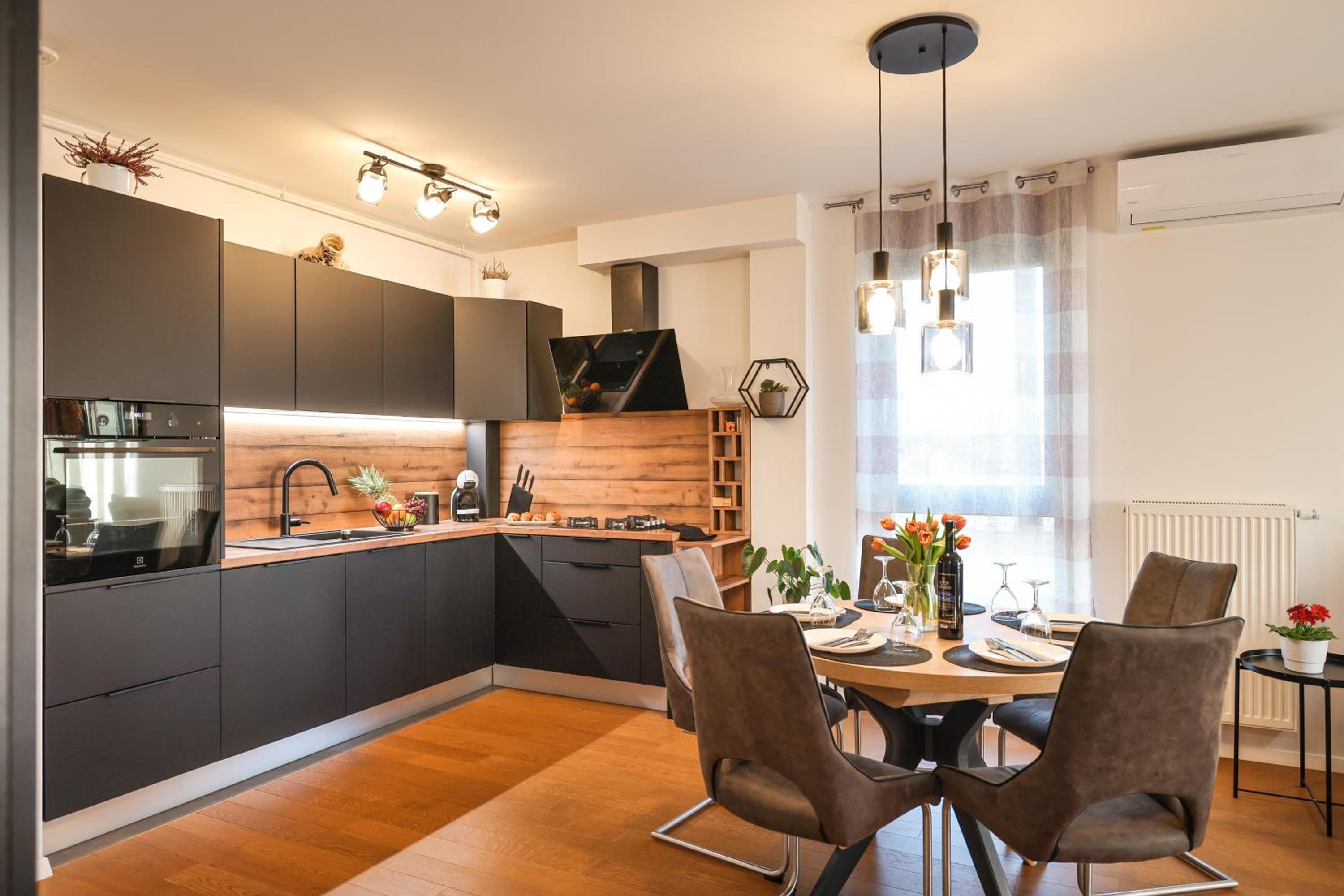 Three-Bedroom Apartment - Photo 38
