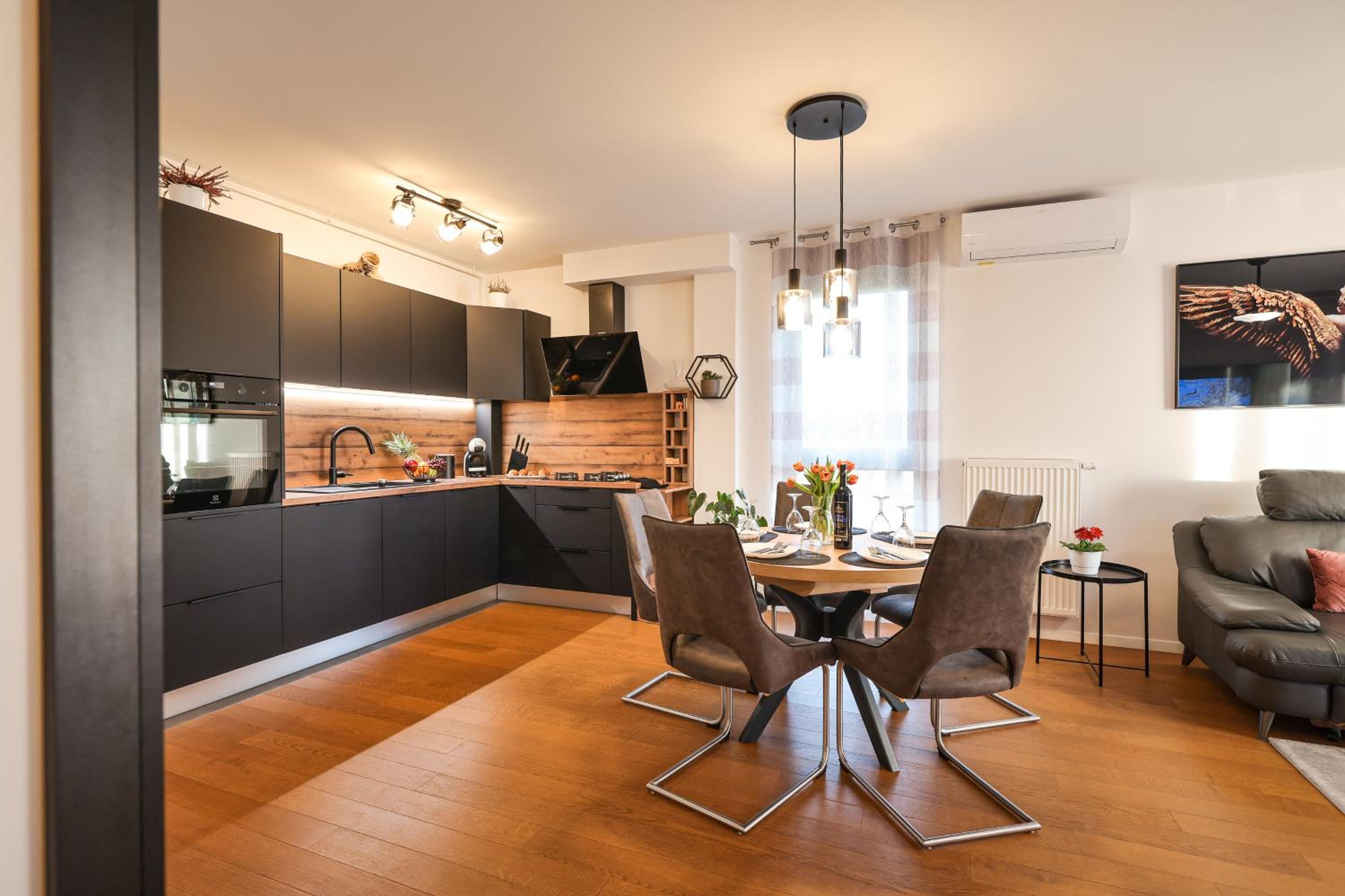 Three-Bedroom Apartment - Photo 36