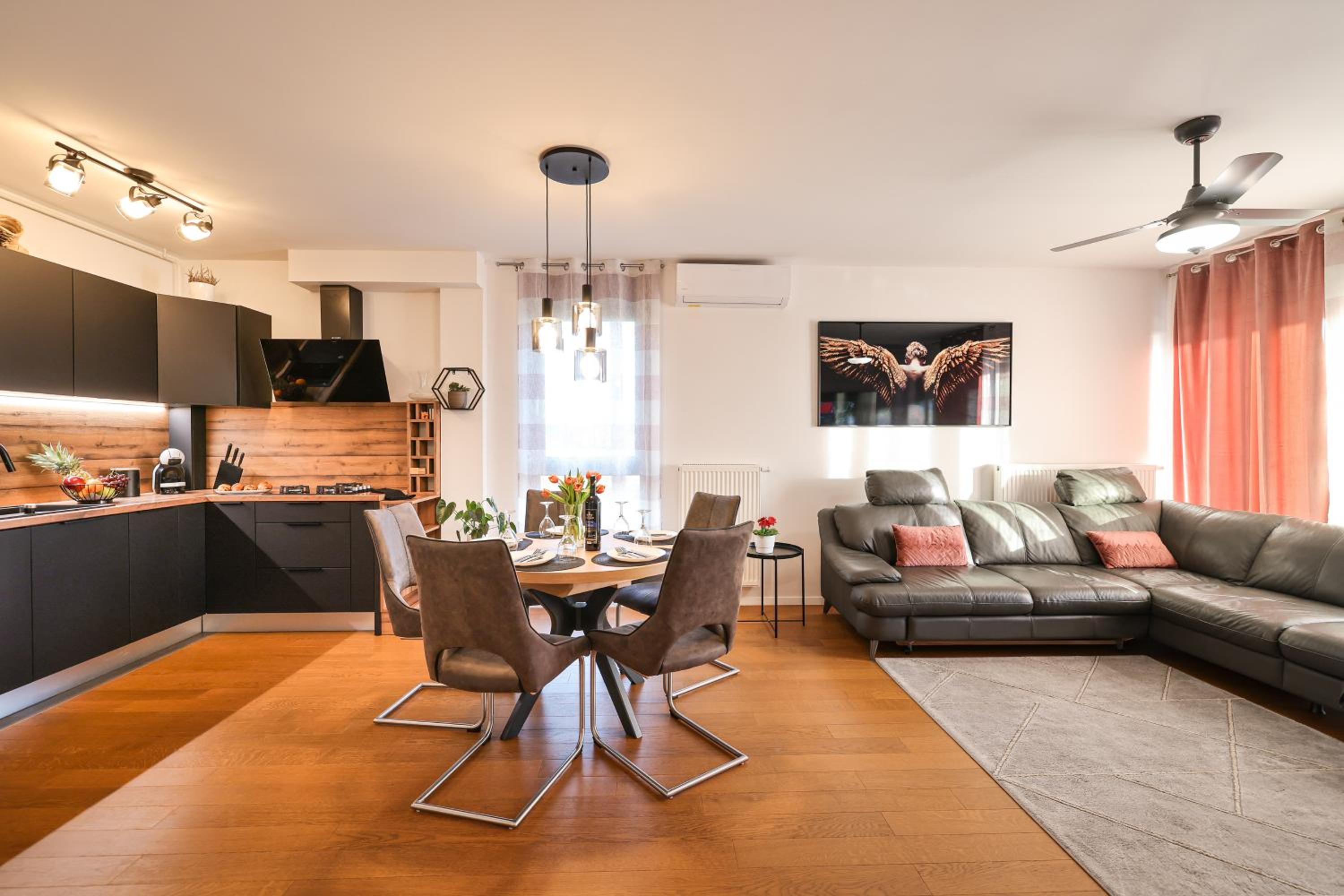 Three-Bedroom Apartment - Photo 23