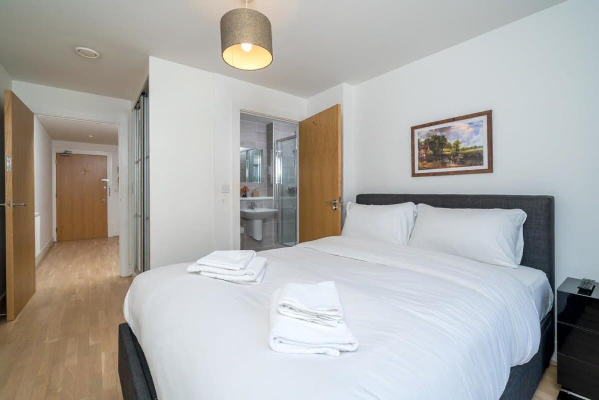 Two-Bedroom Apartment with Balcony photo 2