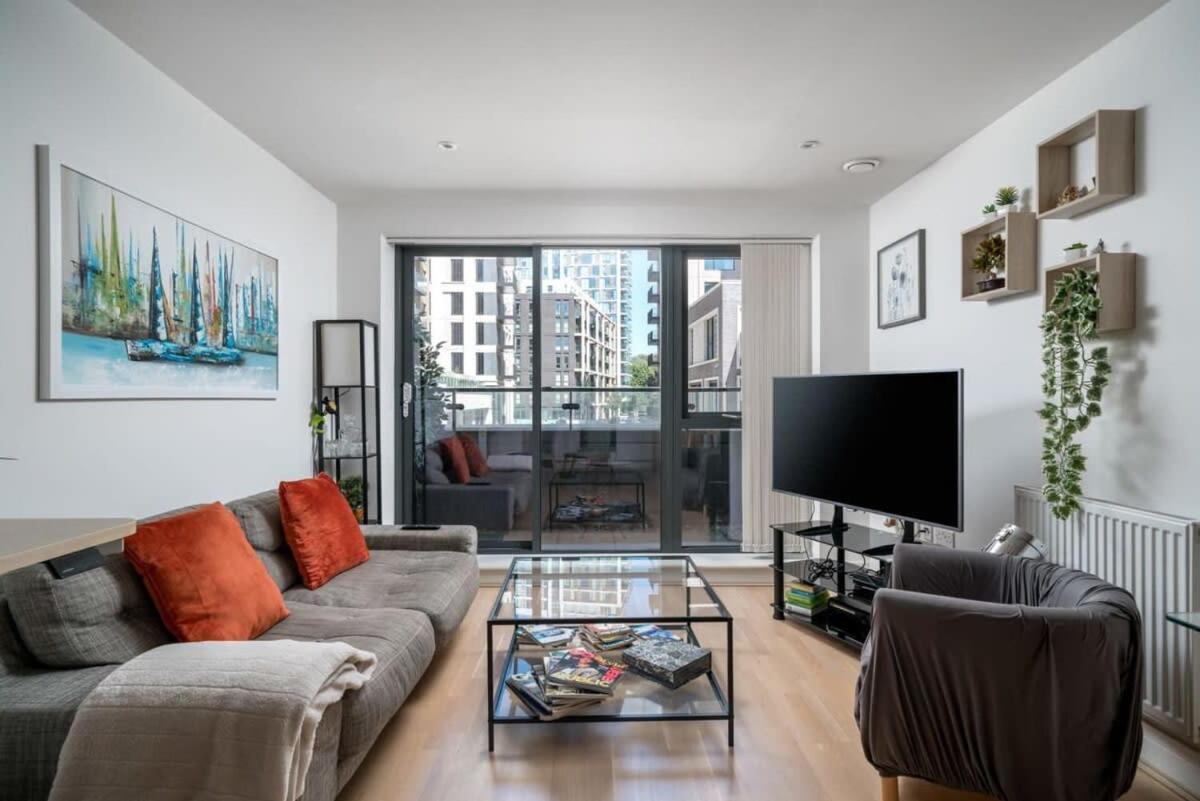 Two-Bedroom Apartment with Balcony photo 3