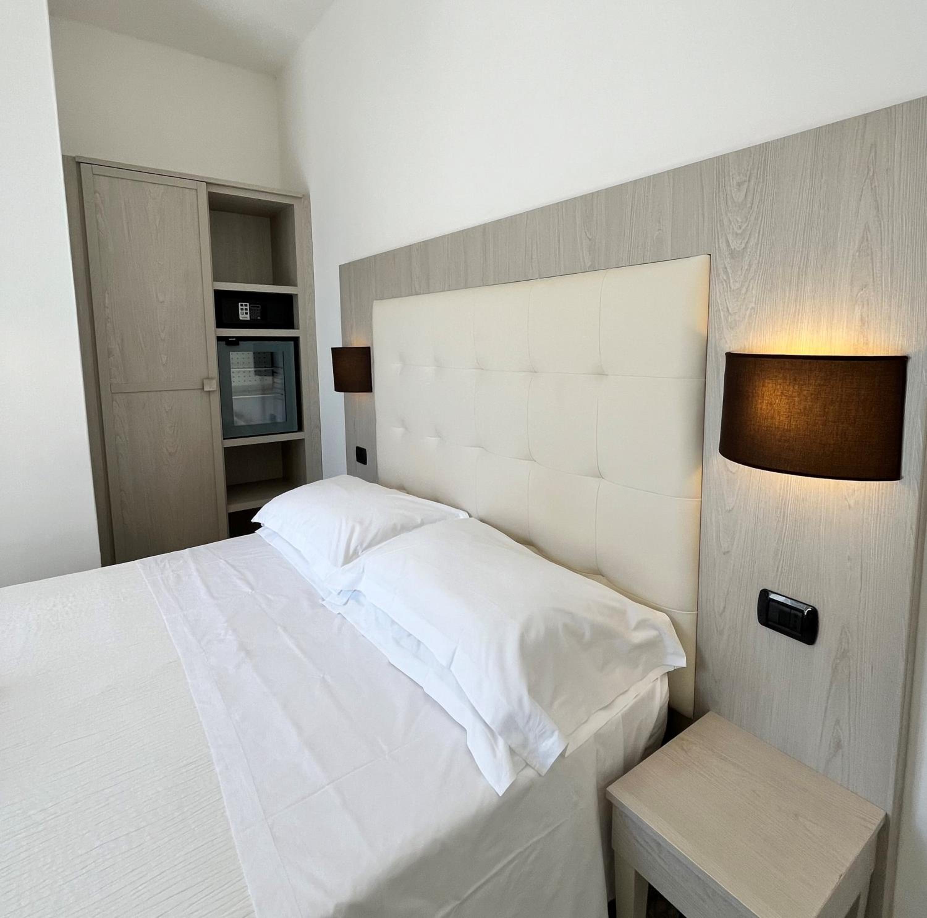 Small Double or Twin Room photo 2