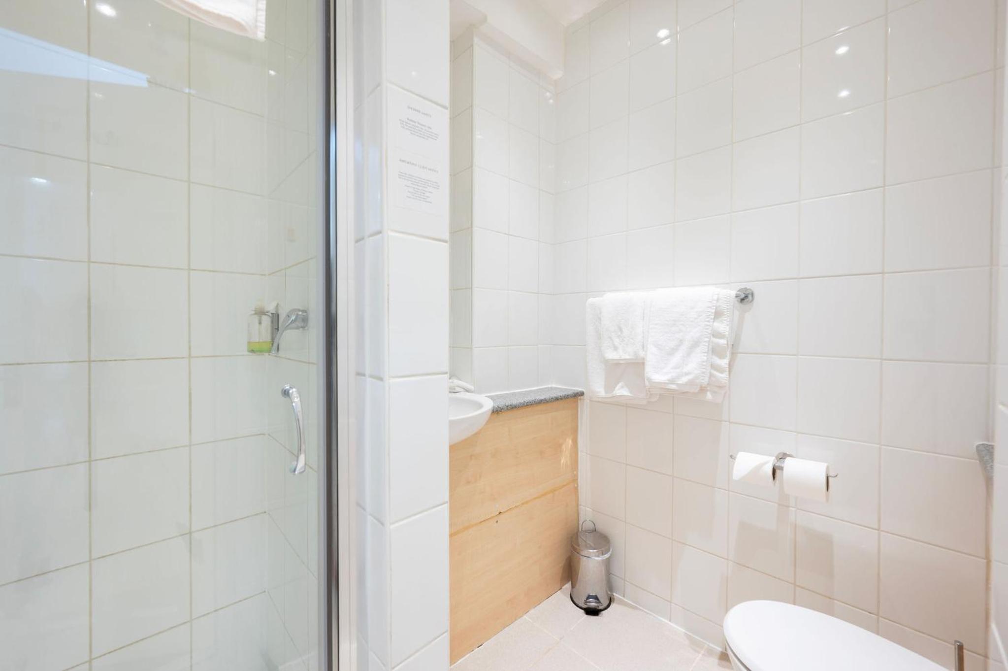 Double Room - Photo 4