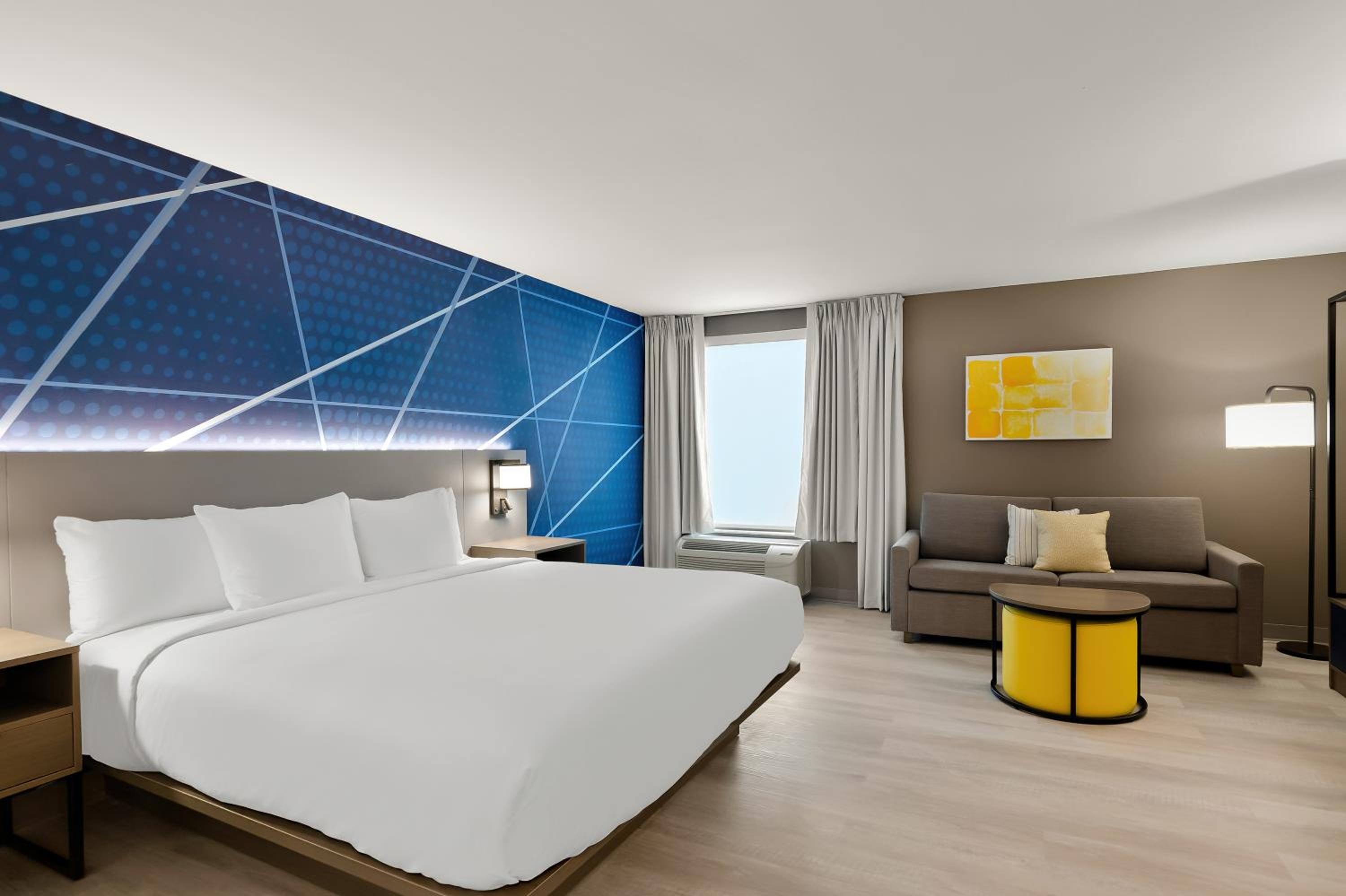 King Suite with Sofa Bed - Non Smoking/Pet Friendly - Photo 1