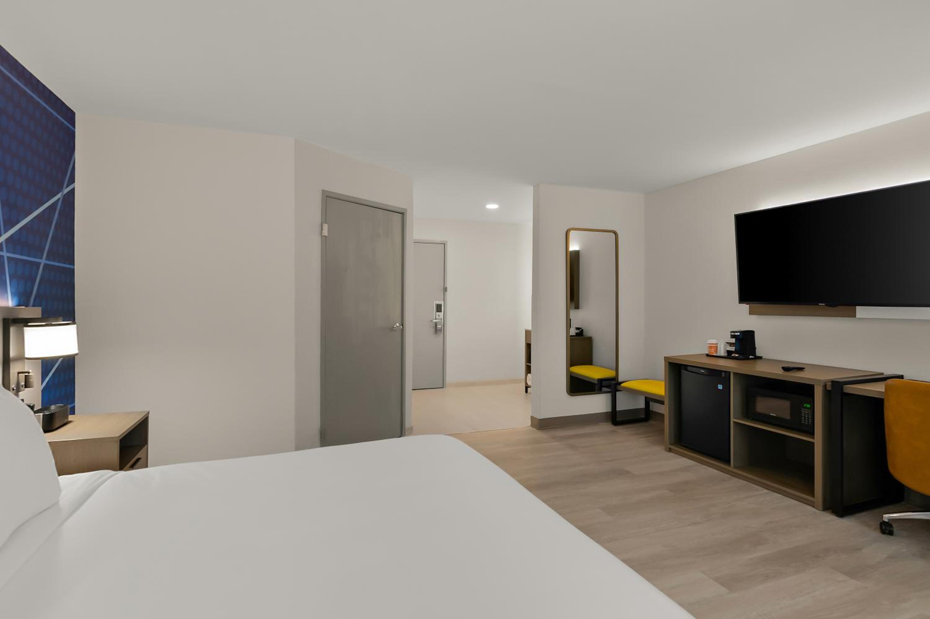 King Room with Sofa Bed - Disability Access/Non Smoking - Photo 4