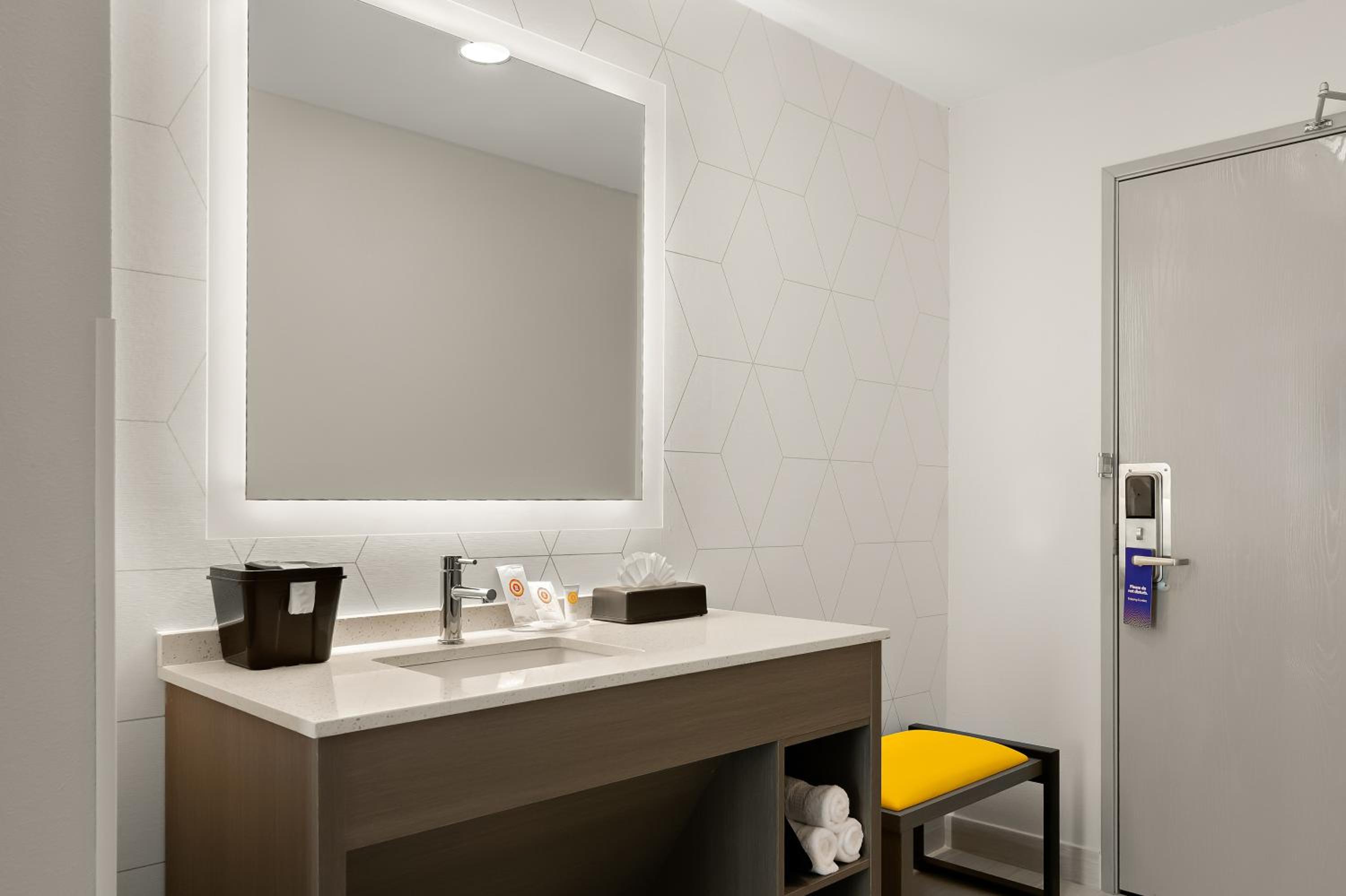 Queen Room - Disability Access/Non Smoking - Photo 2