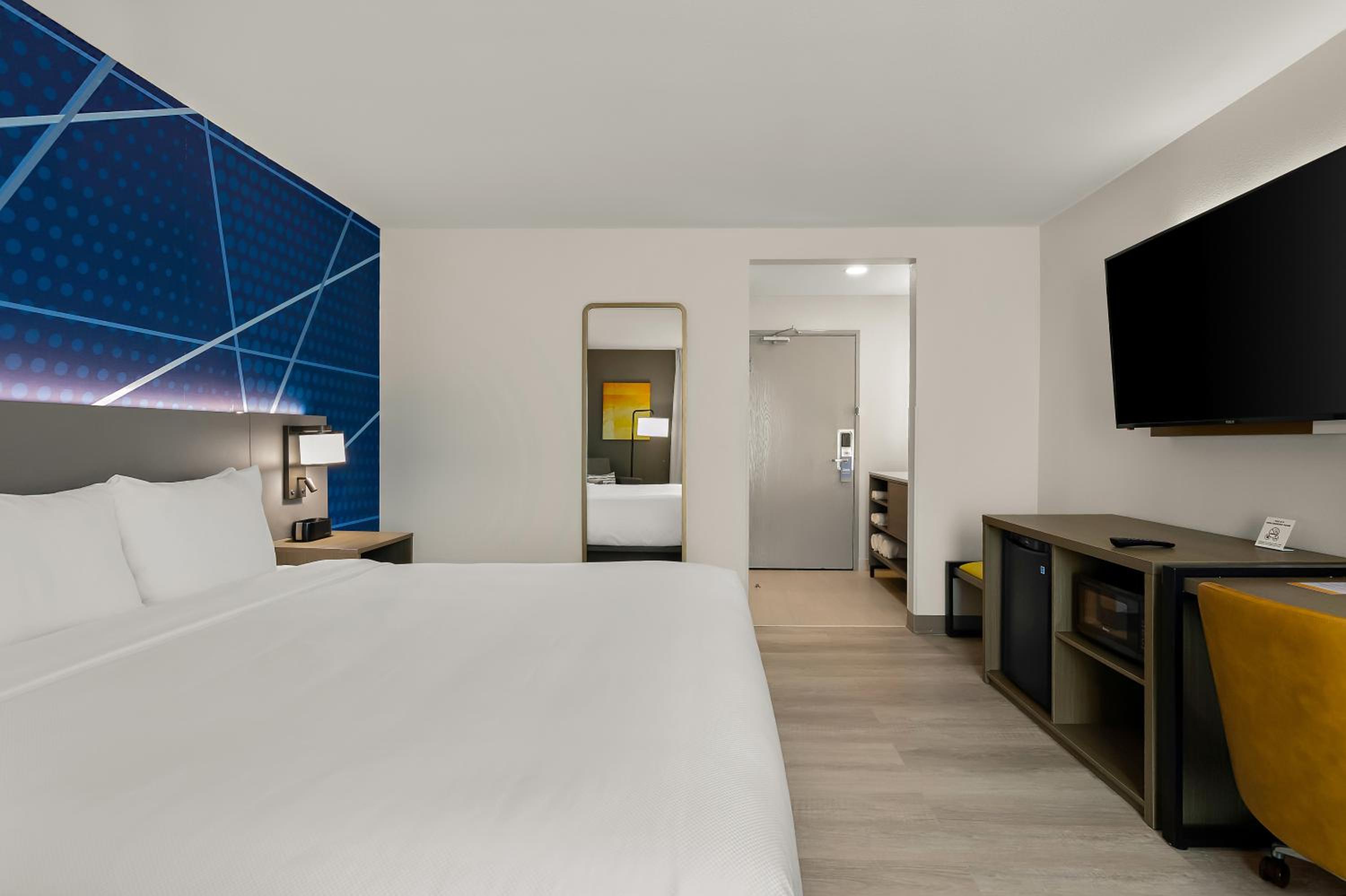 King Room - Non Smoking - Photo 3