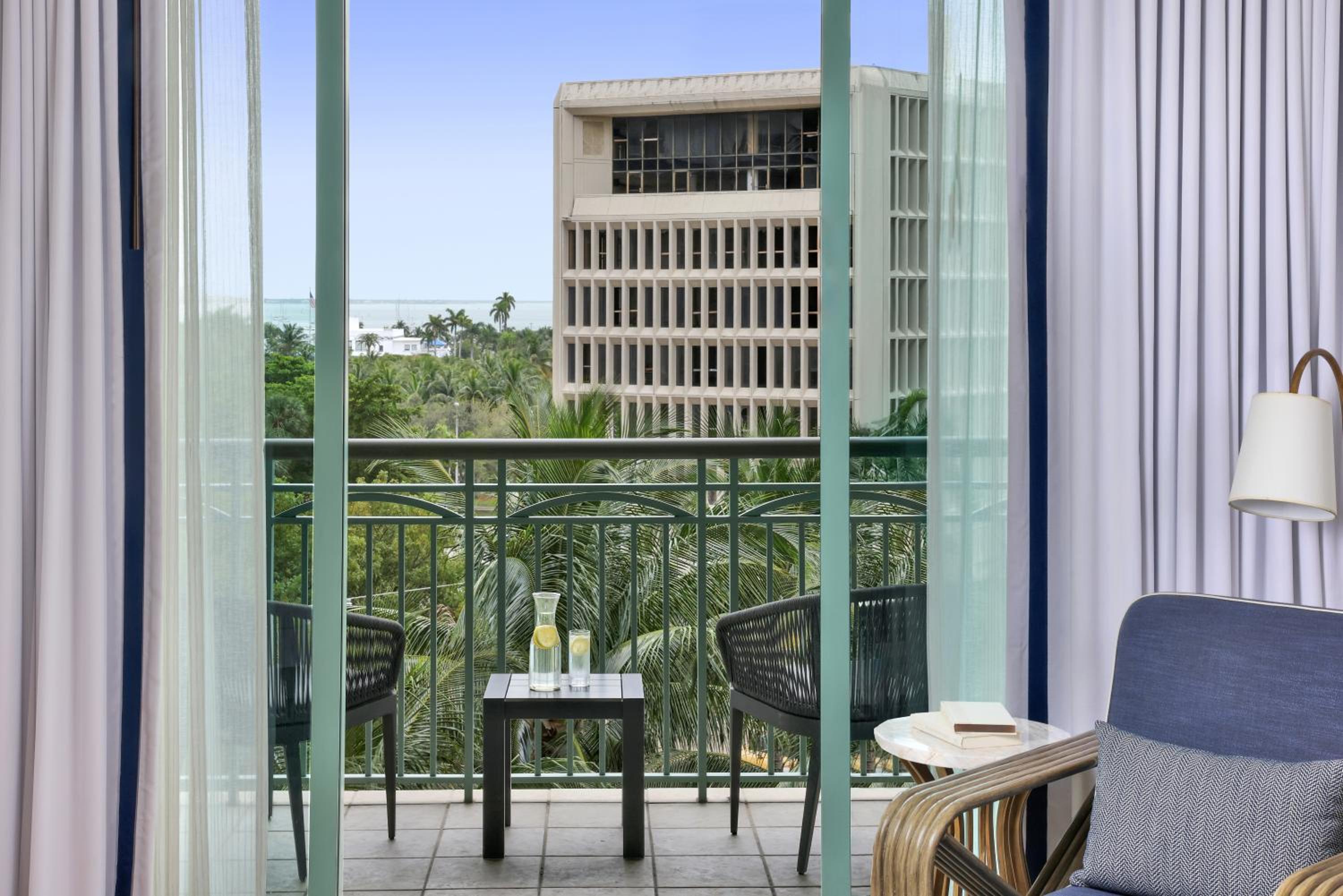 High Story King Room with One King Bed and Balcony (Non Smoking) thumbnail 5