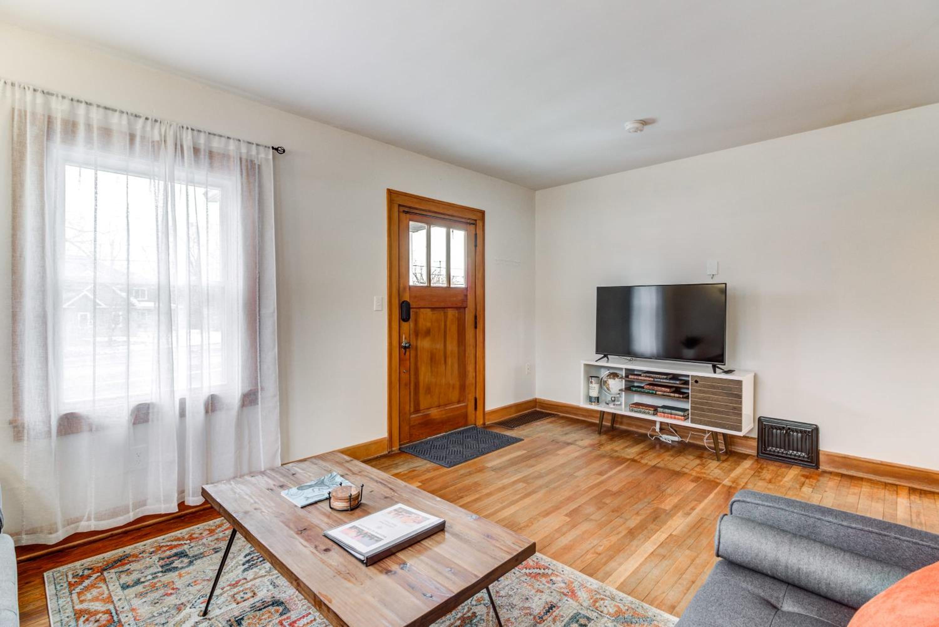 Apartment photo 2