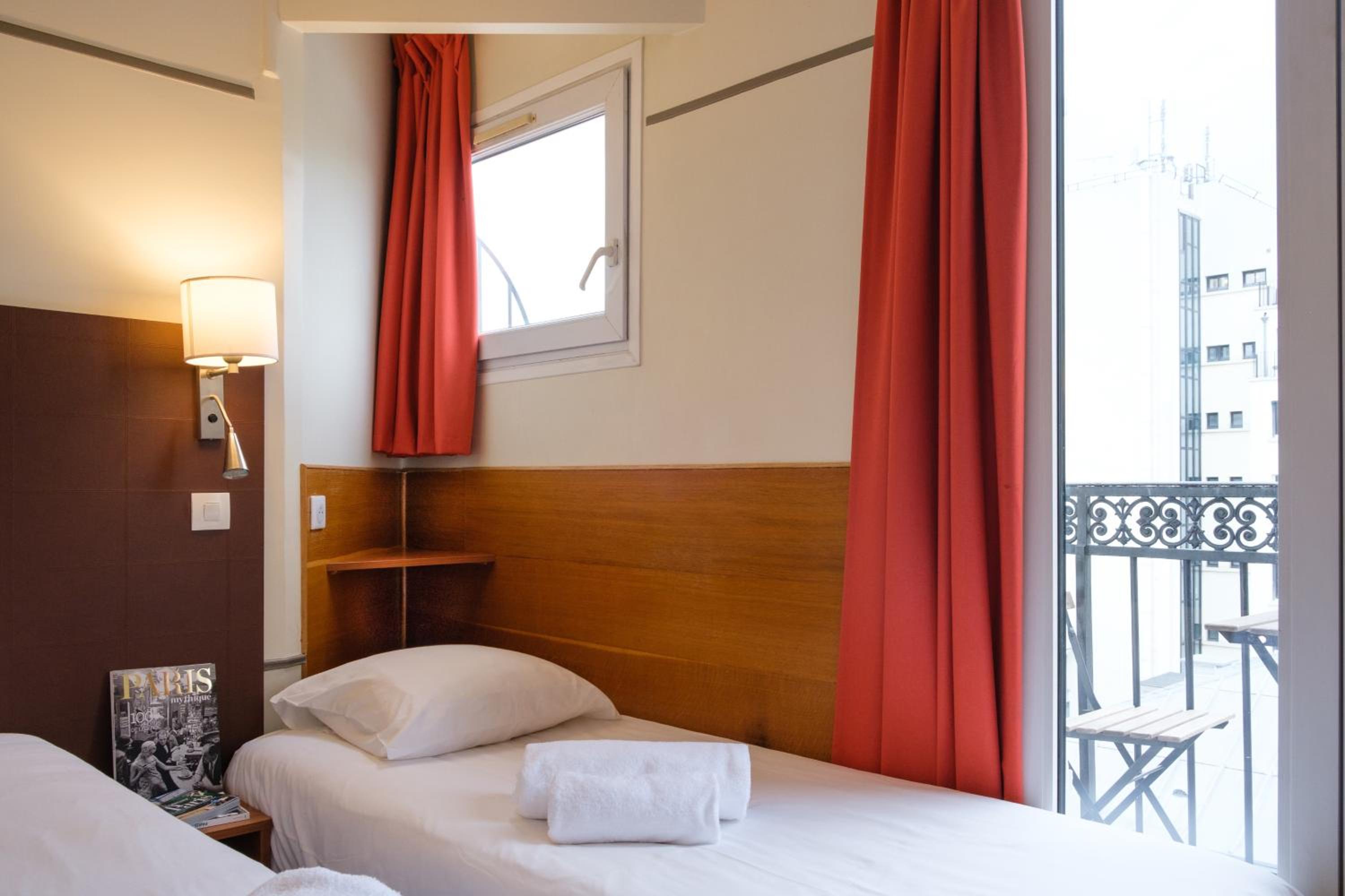Double Room with Private Shower and Toilet thumbnail 6