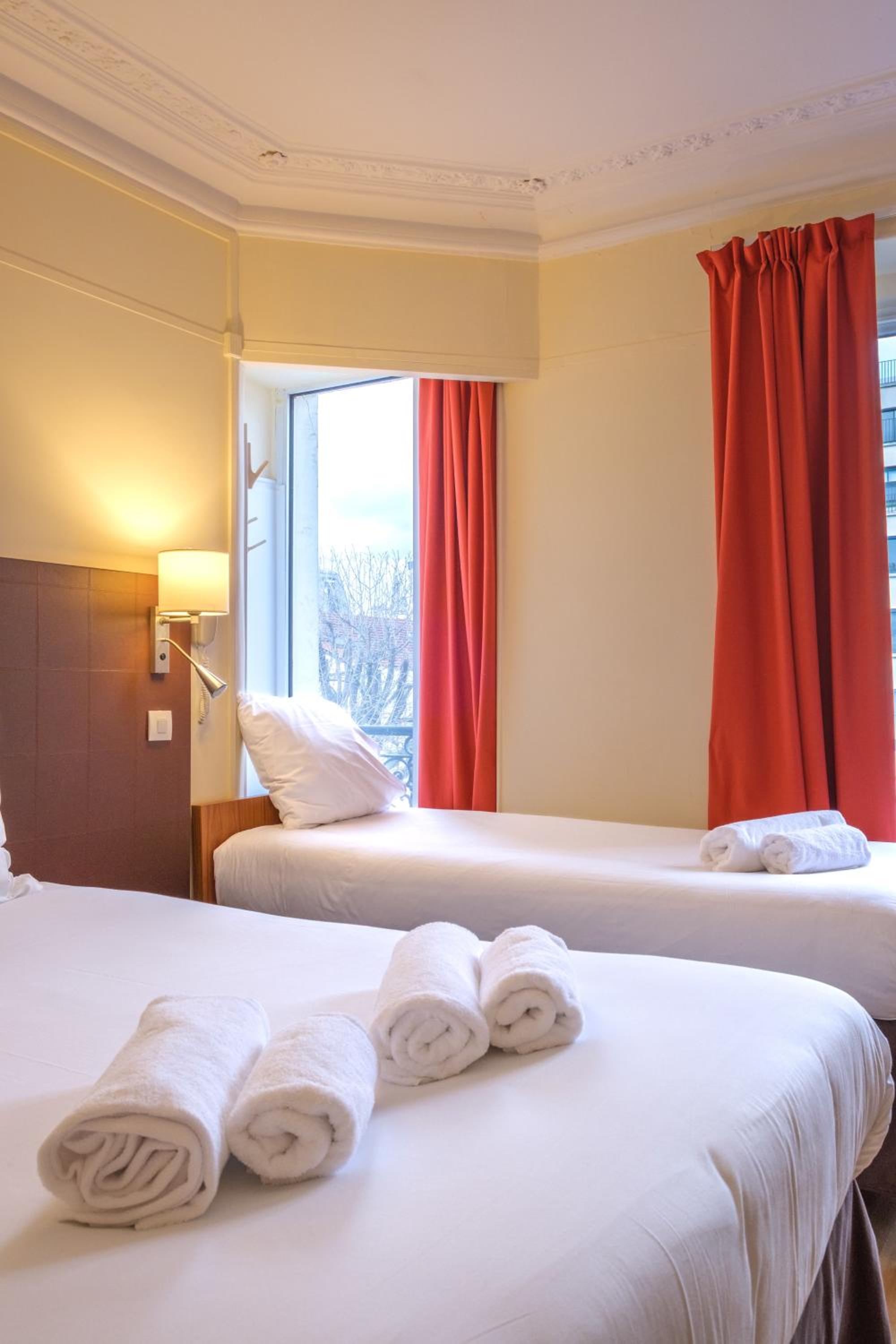 Triple Room with Private Shower and Toilet