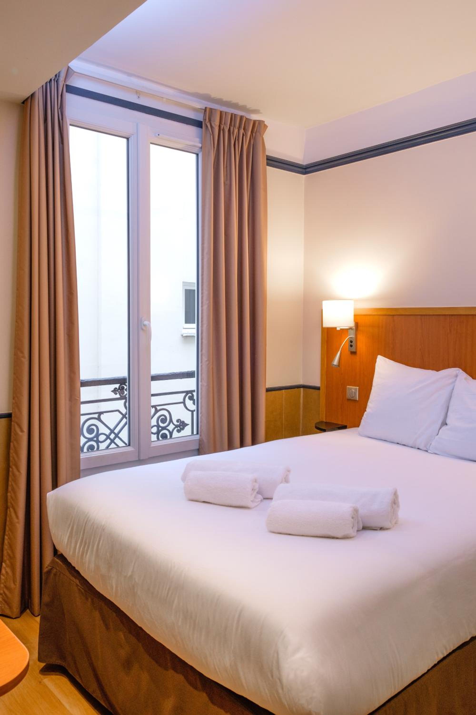 Double Room with Private Shower and Toilet