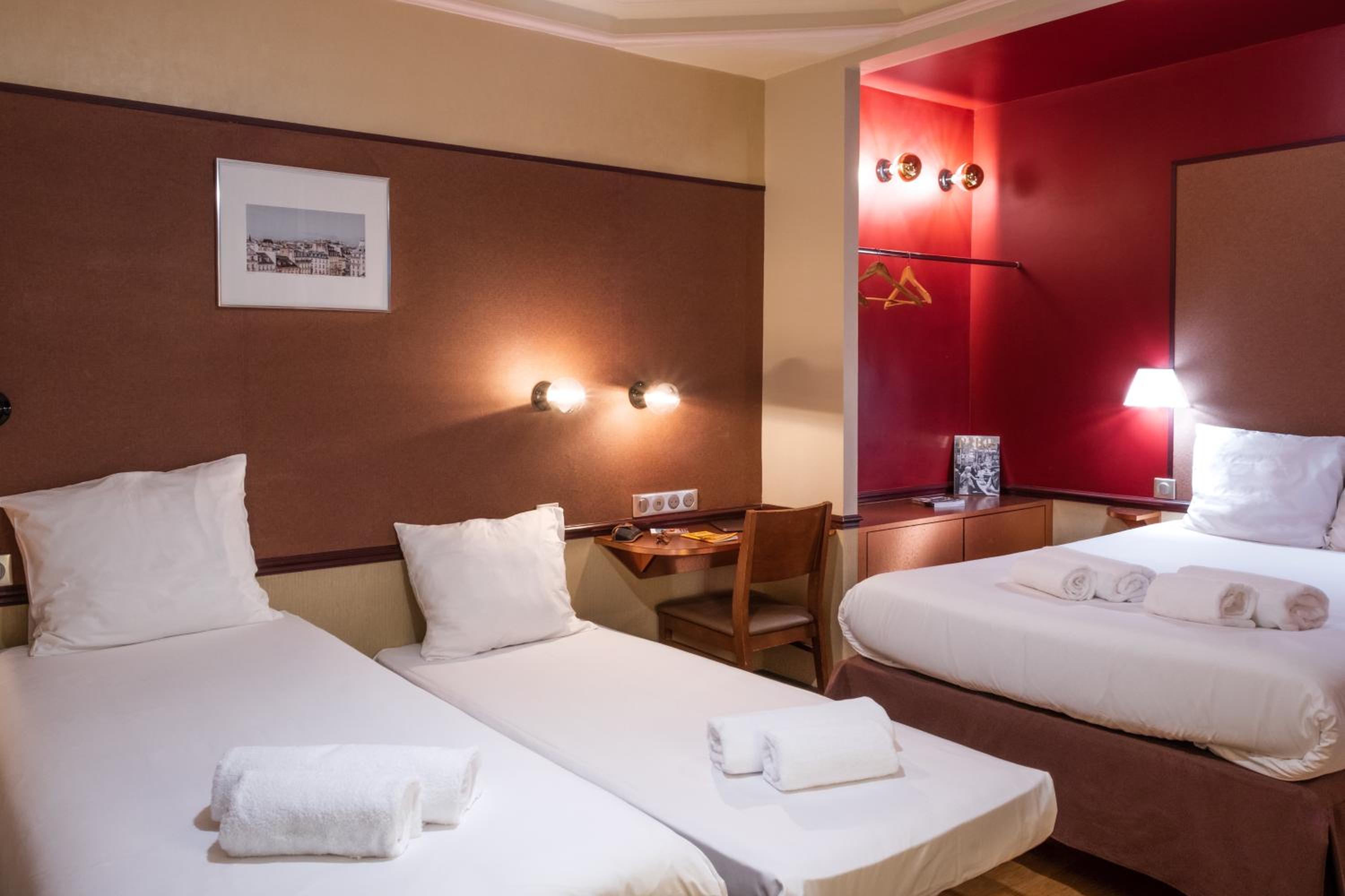 Quintuple Room with private shower and toilet