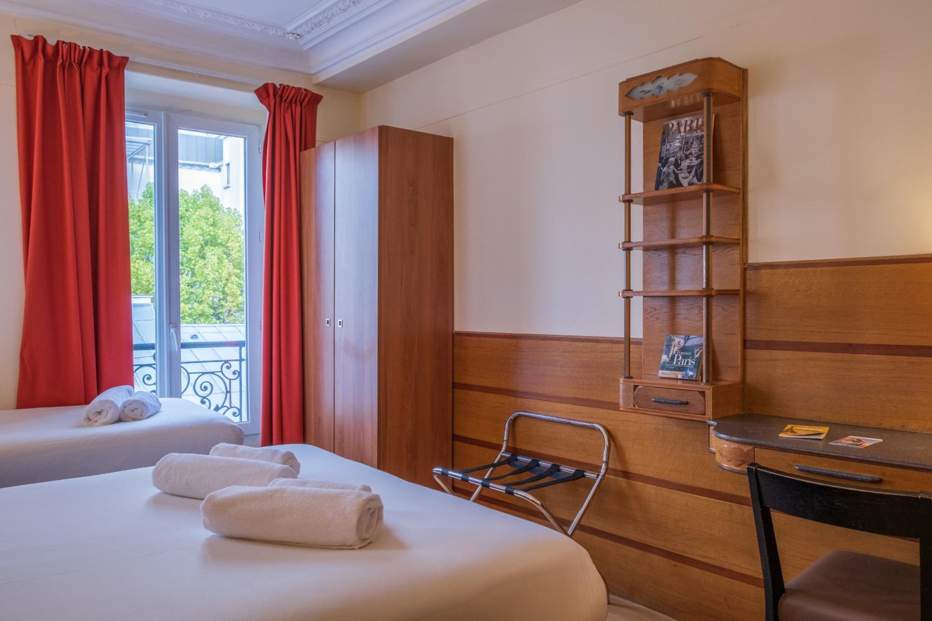 Triple Room with Private Shower and Toilet