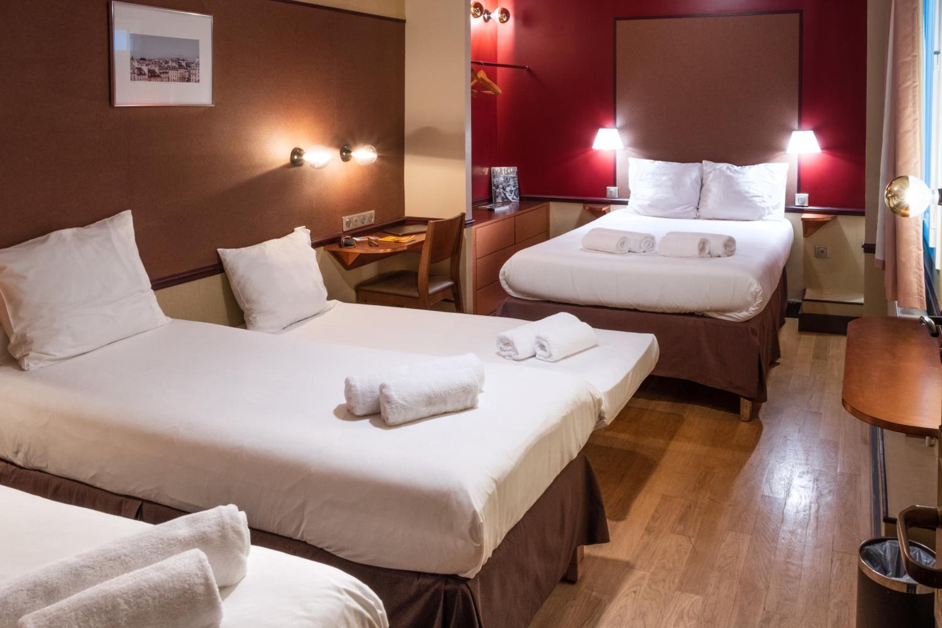 Quintuple Room with private shower and toilet