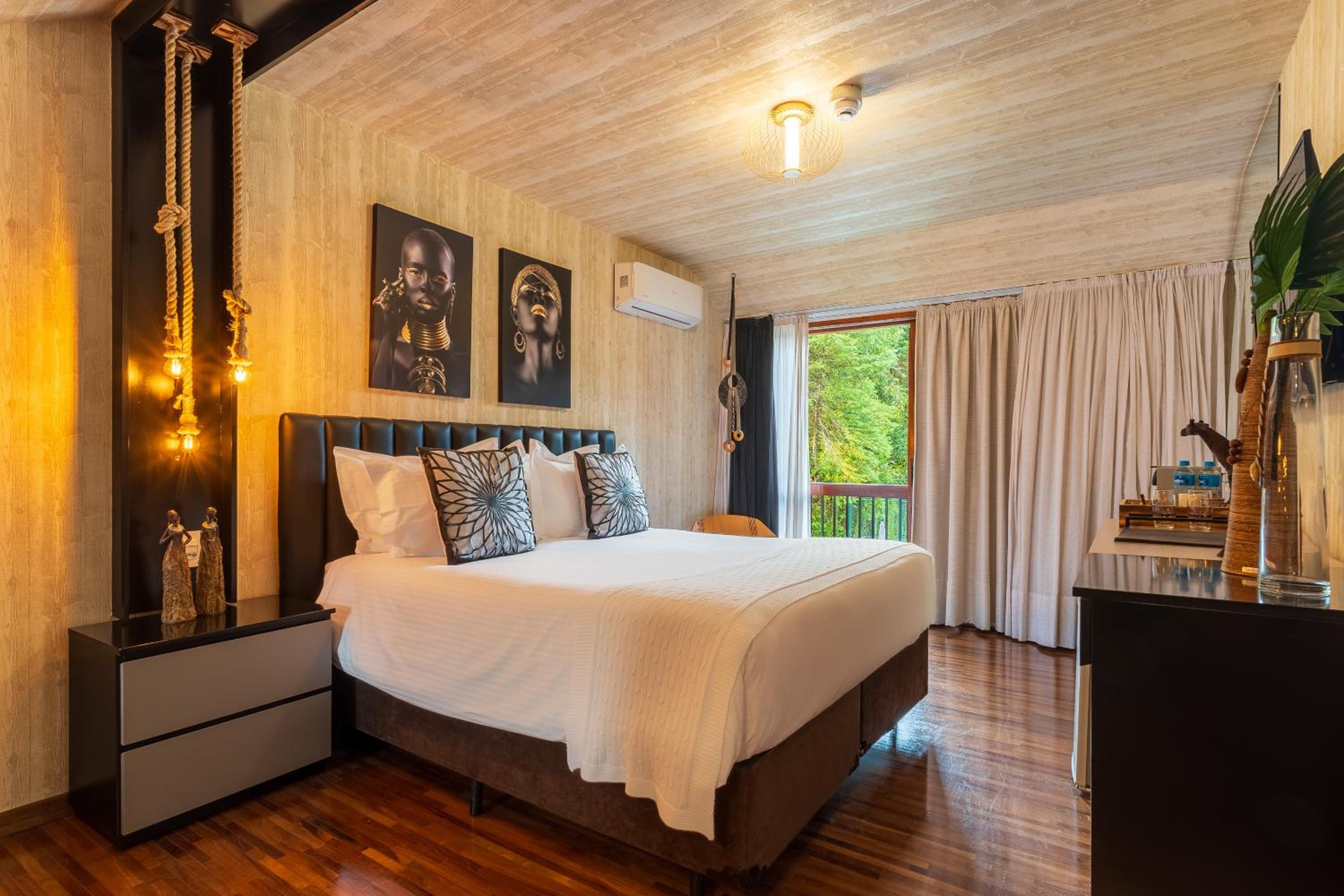 Deluxe Queen Room