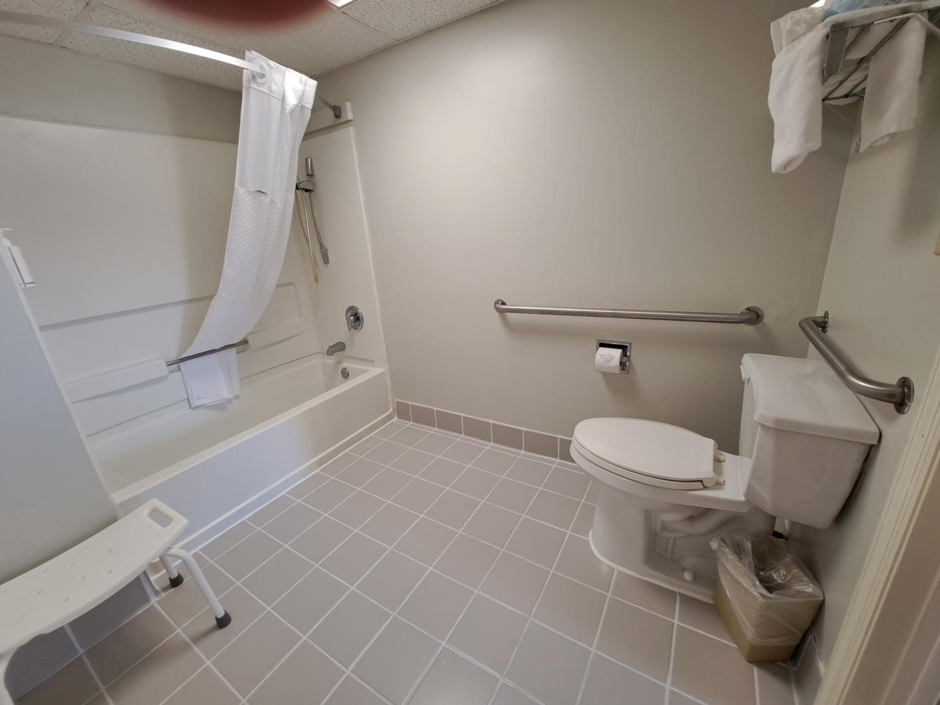 KING ROOM - DISABILITY ACCESS - Photo 3