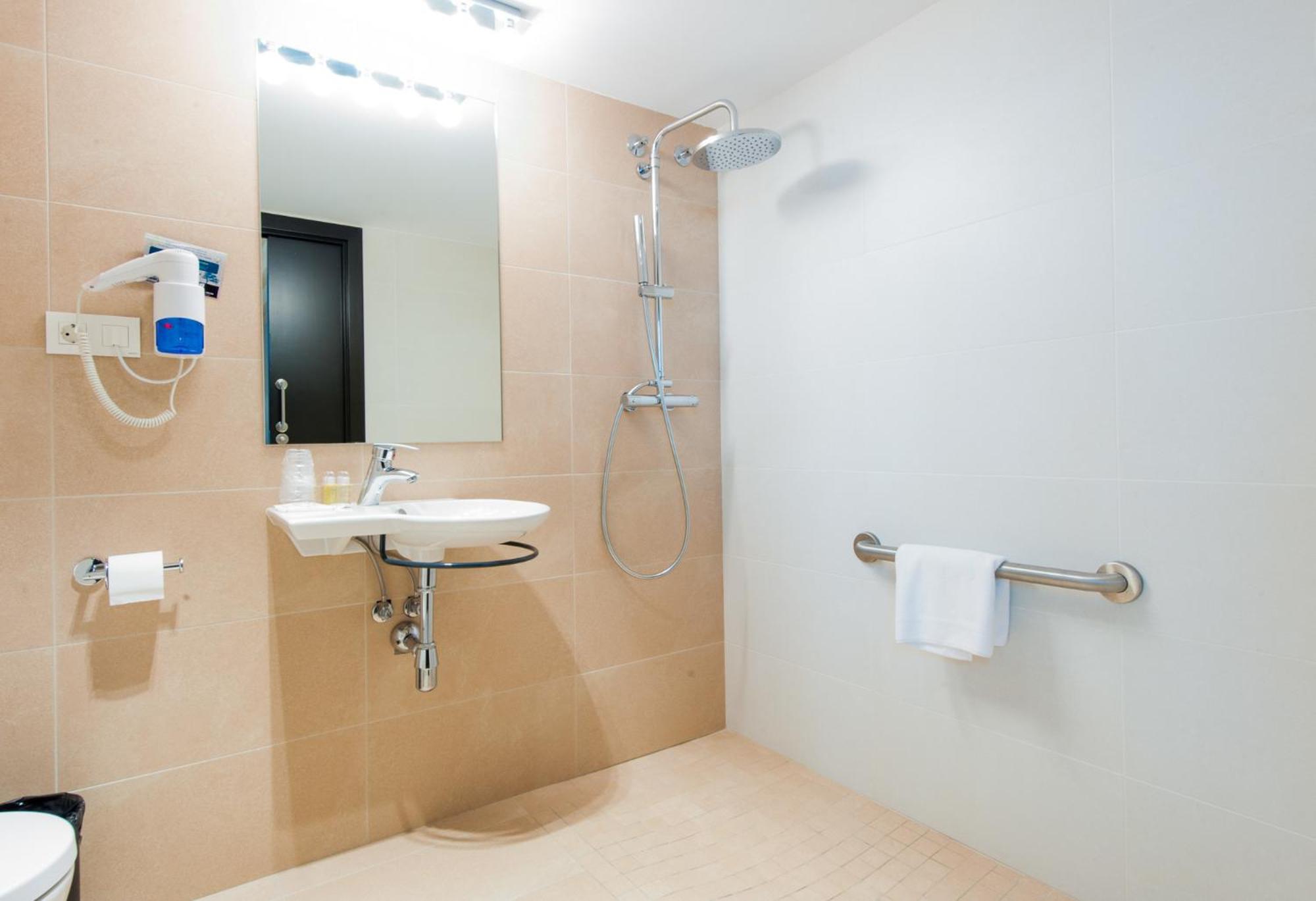 Junior Suite - Disability Access photo 2