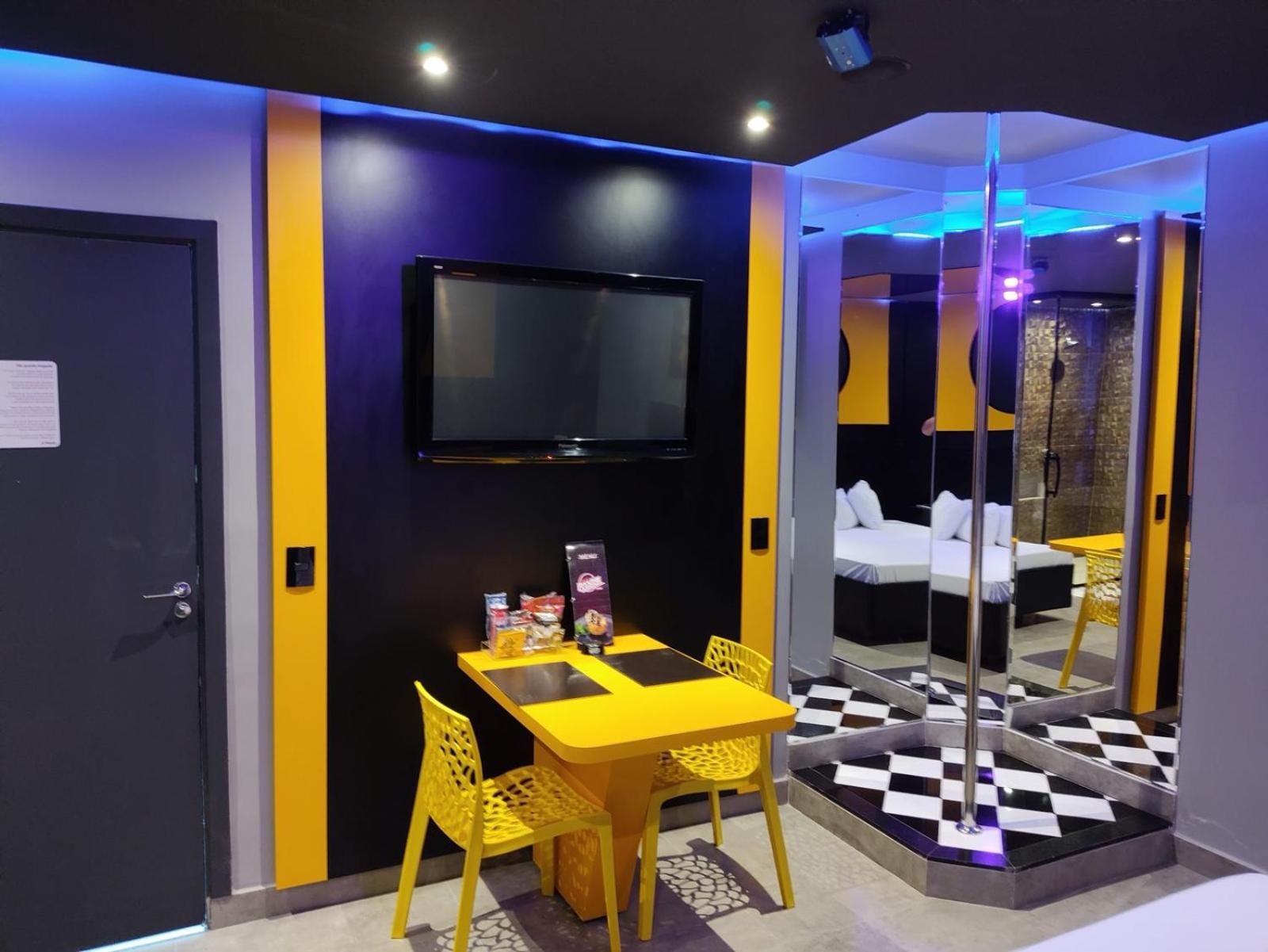 Suite - Photo 6