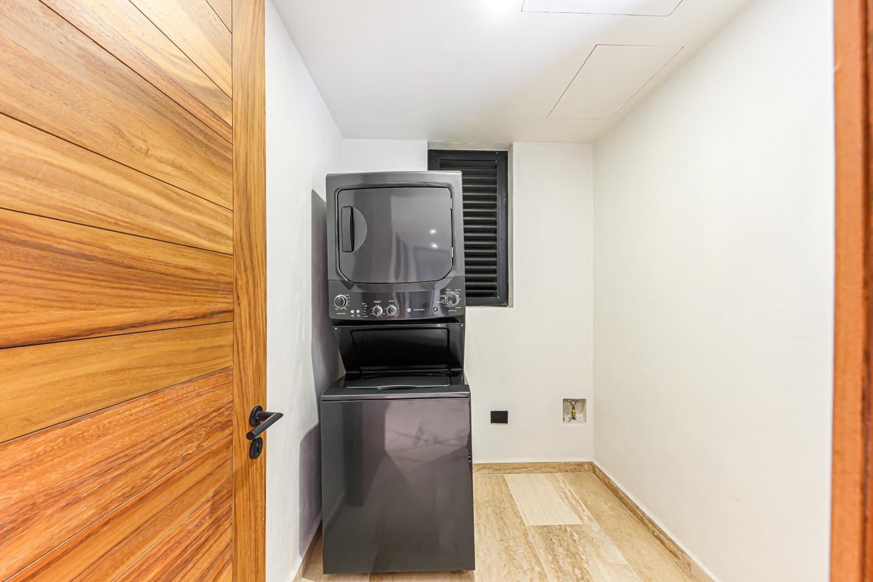 Apartment with Sea View - Photo 3