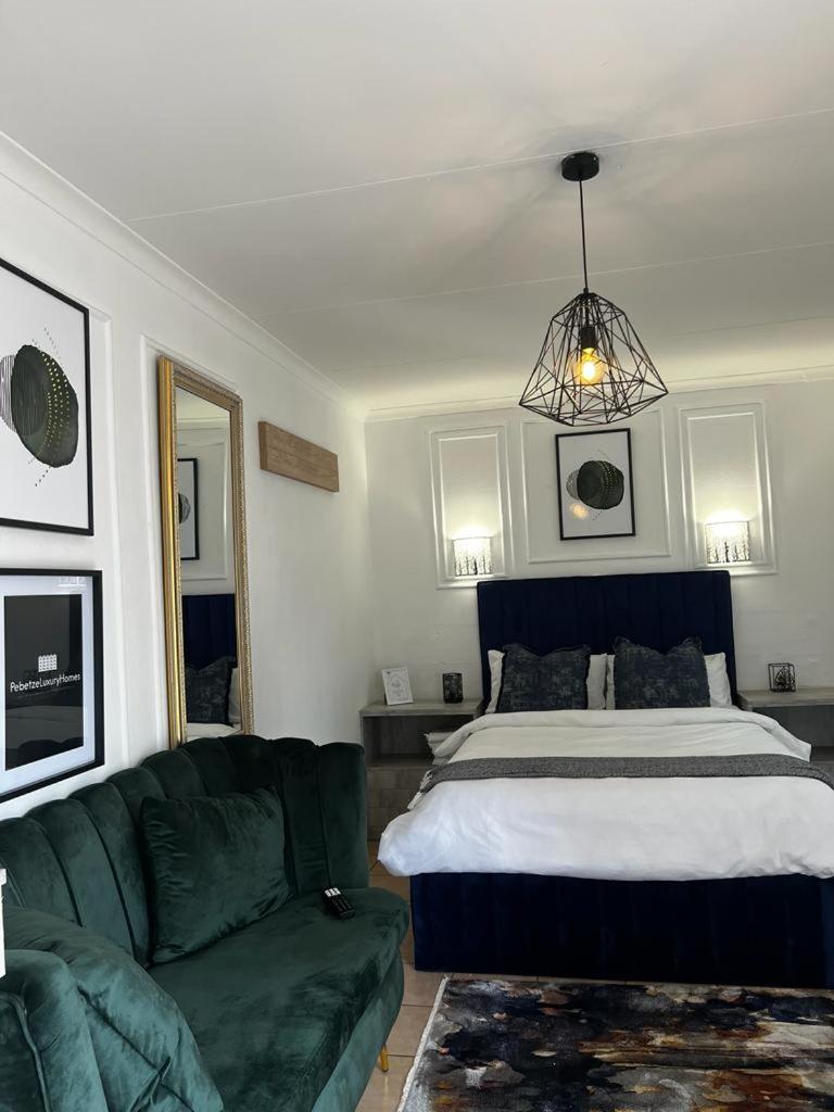 One-Bedroom Apartment photo 2