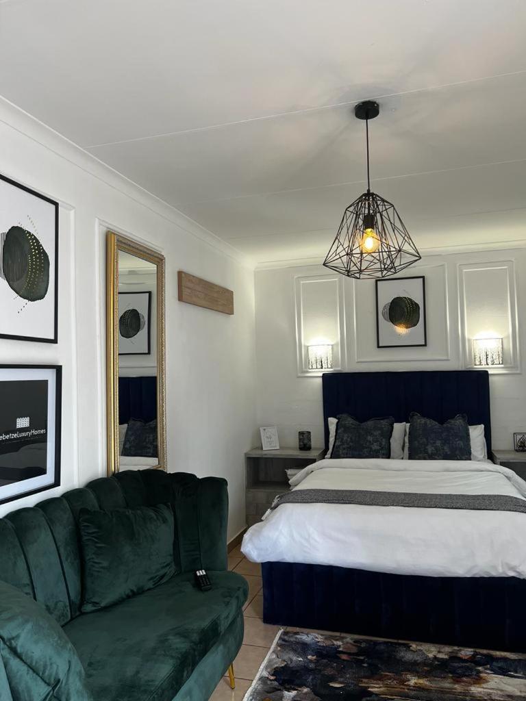 One-Bedroom Apartment photo 1