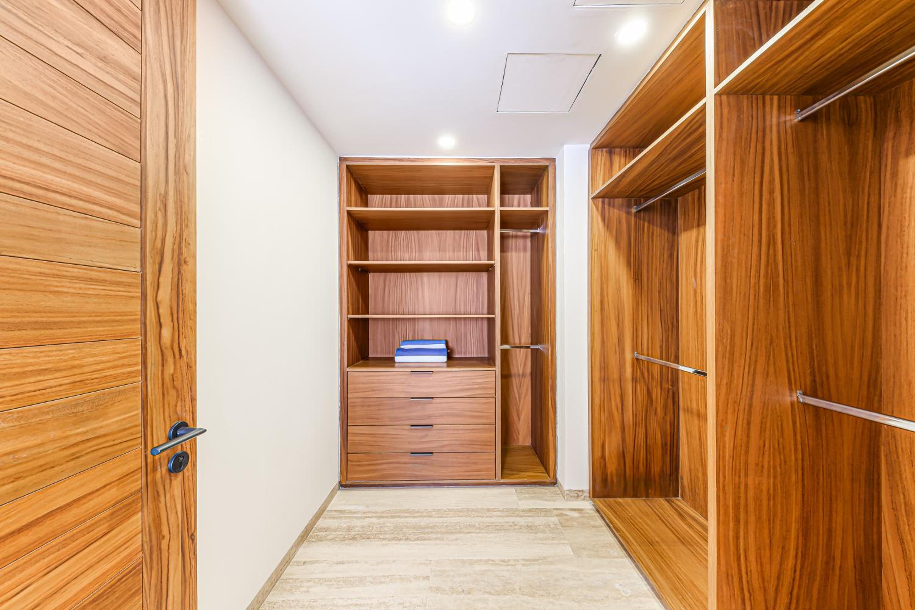 Three-Bedroom Apartment - Photo 3