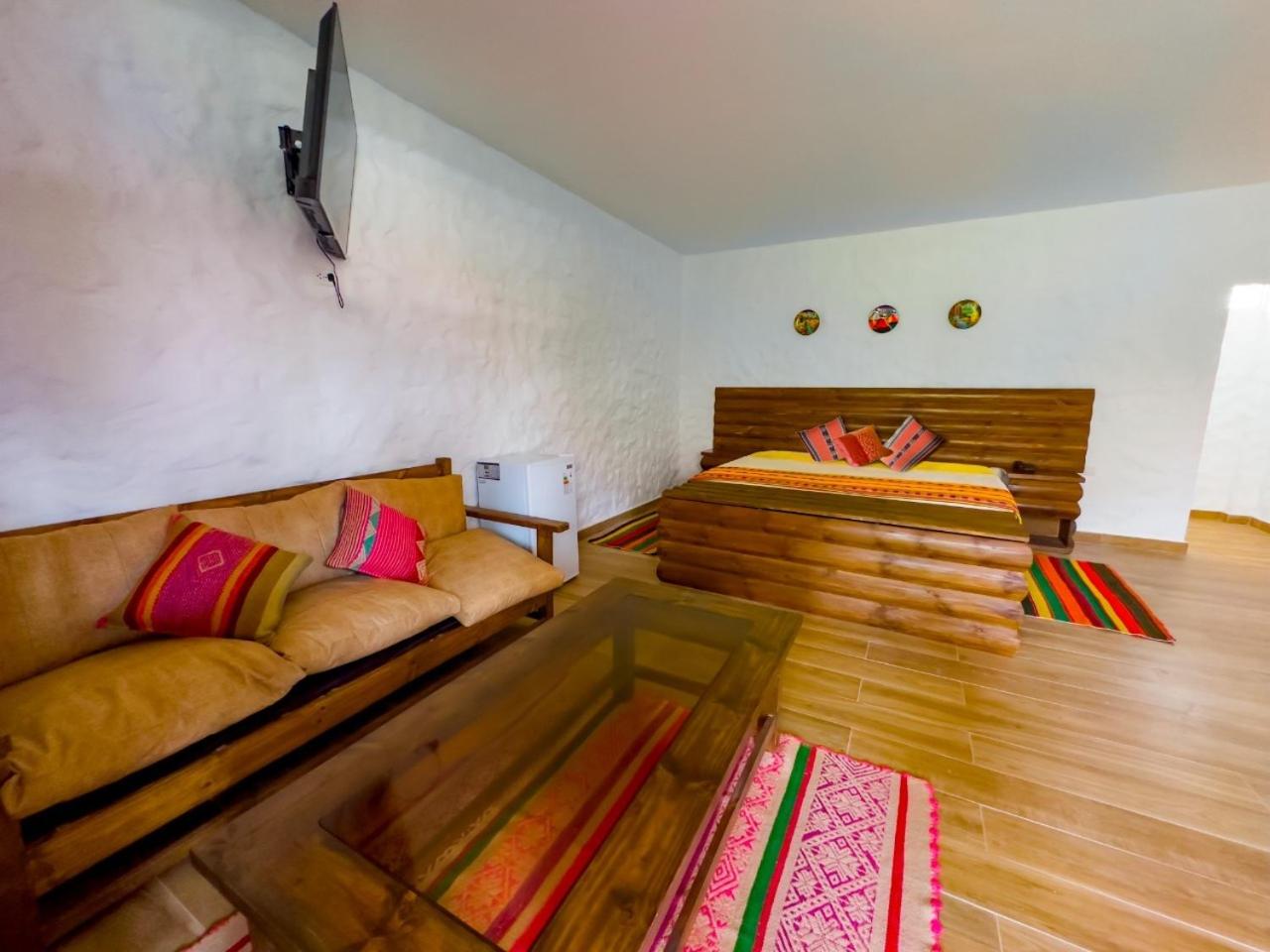 Standard Twin Room with Mountain View