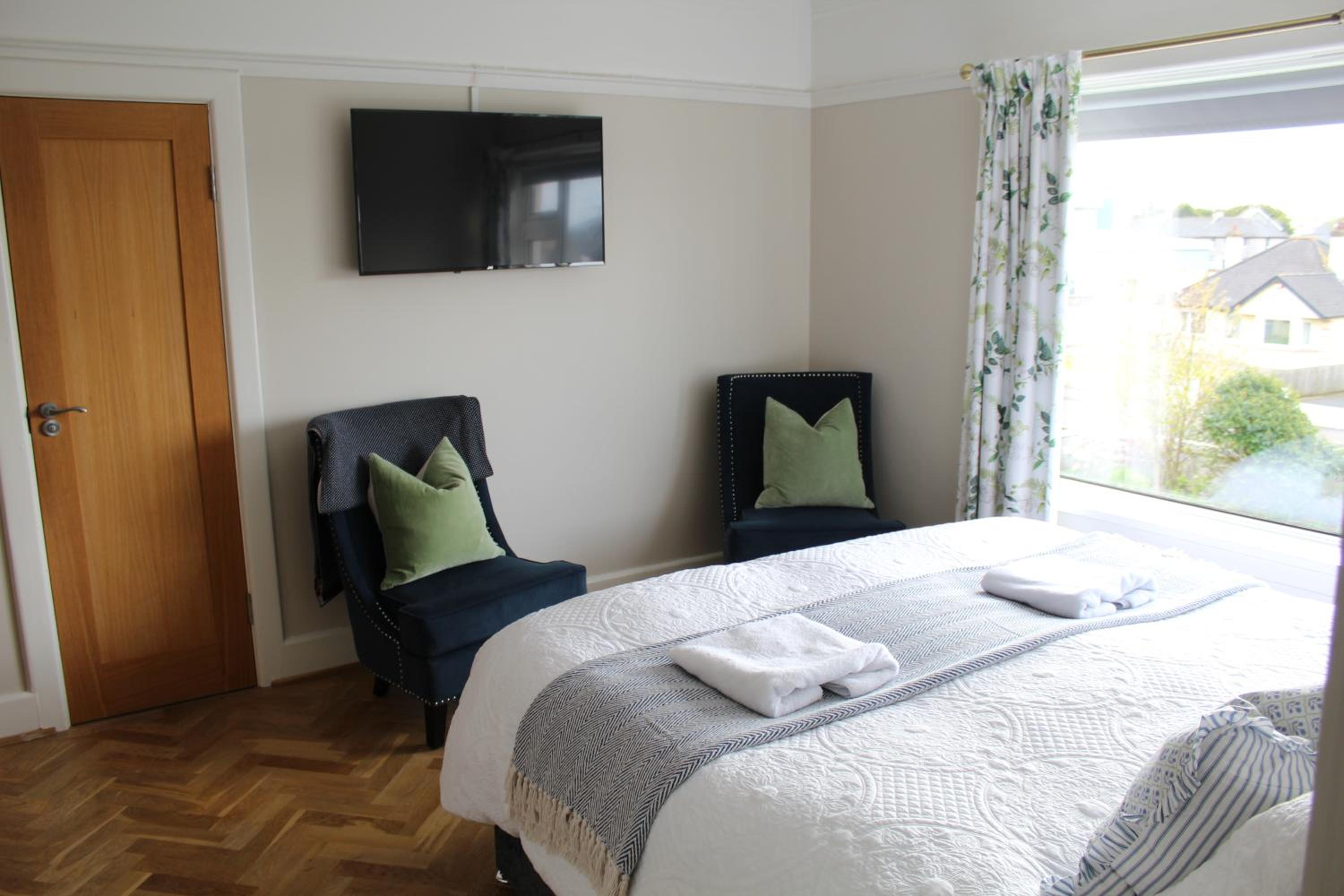 Double or Twin Room with Private Bathroom - Photo 1