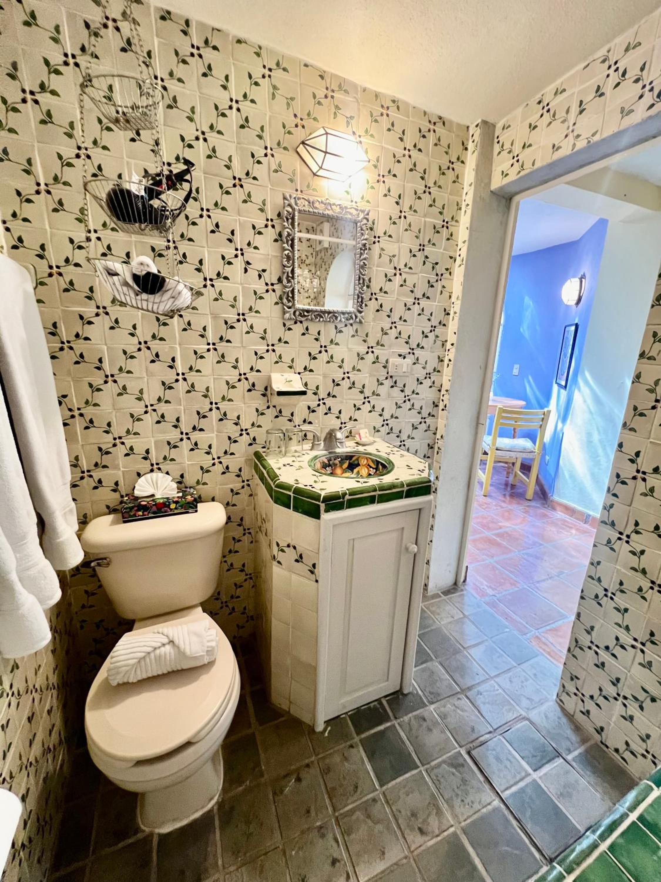 Deluxe Queen Room - Photo 25