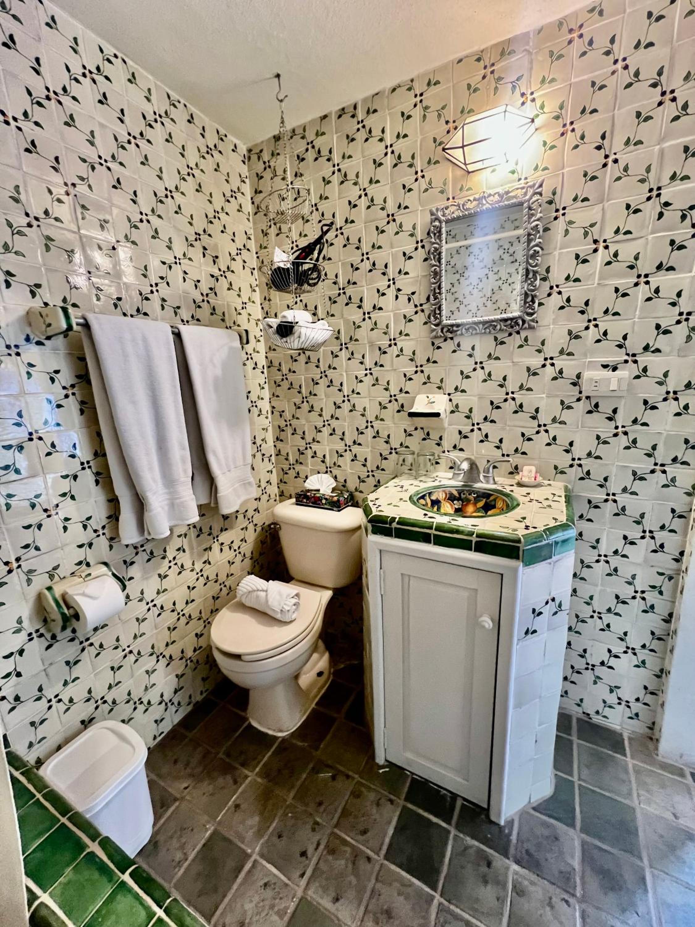 Deluxe Queen Room - Photo 24