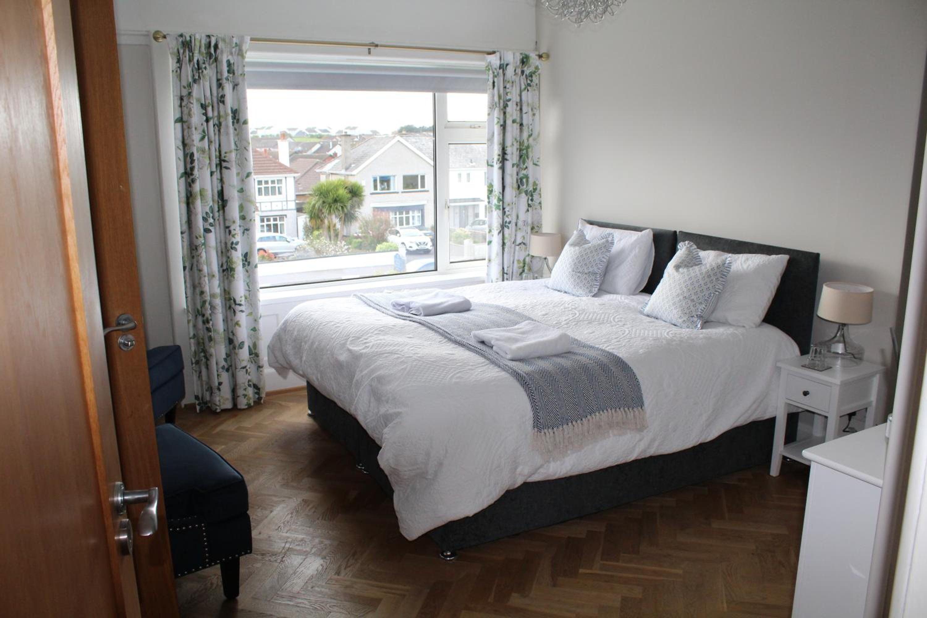 Double or Twin Room with Private Bathroom - Photo 12
