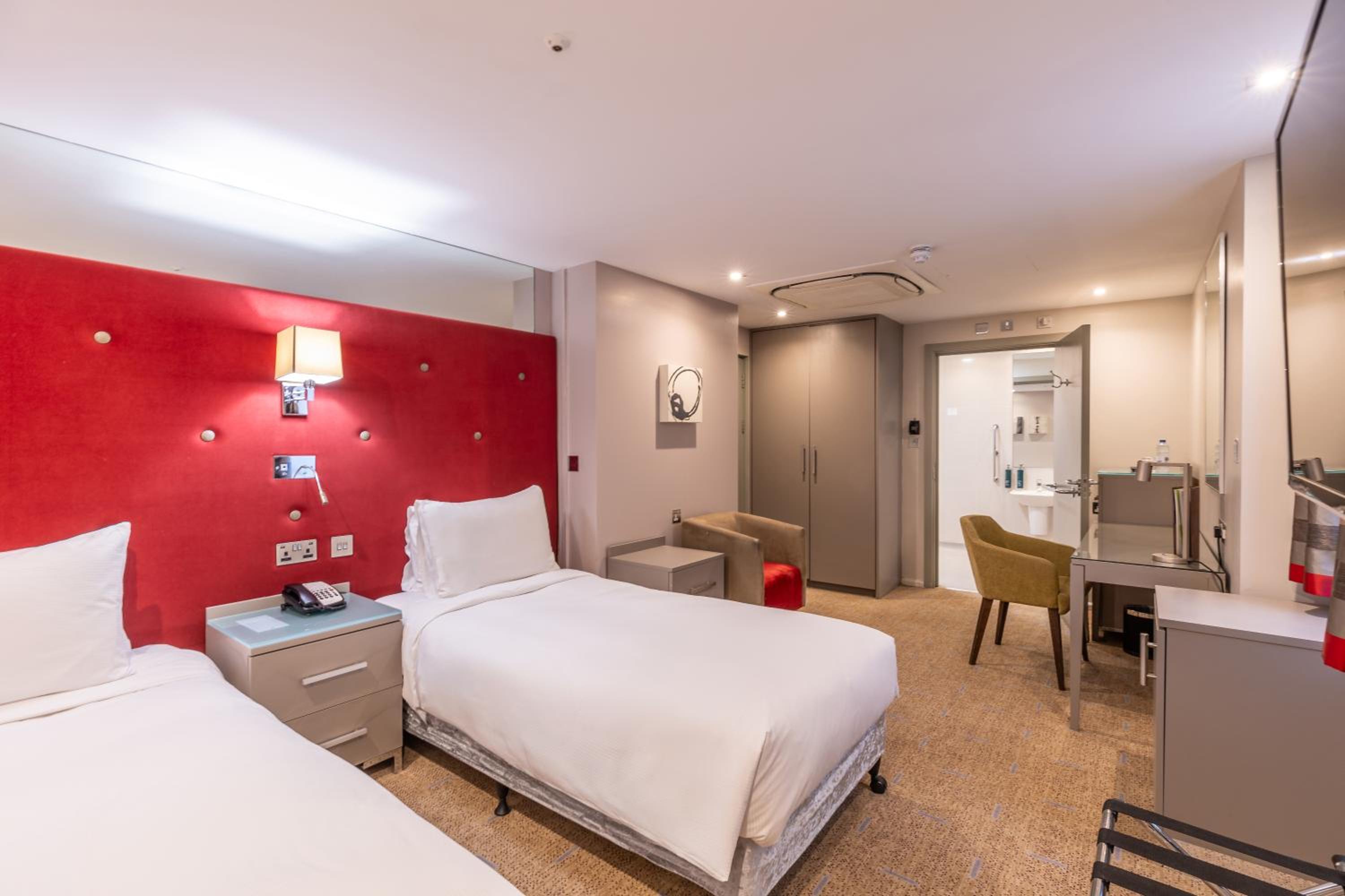 Twin Room - Mobility Access photo 1