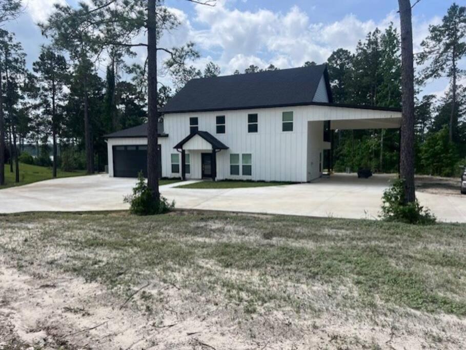 Four-Bedroom House photo 2