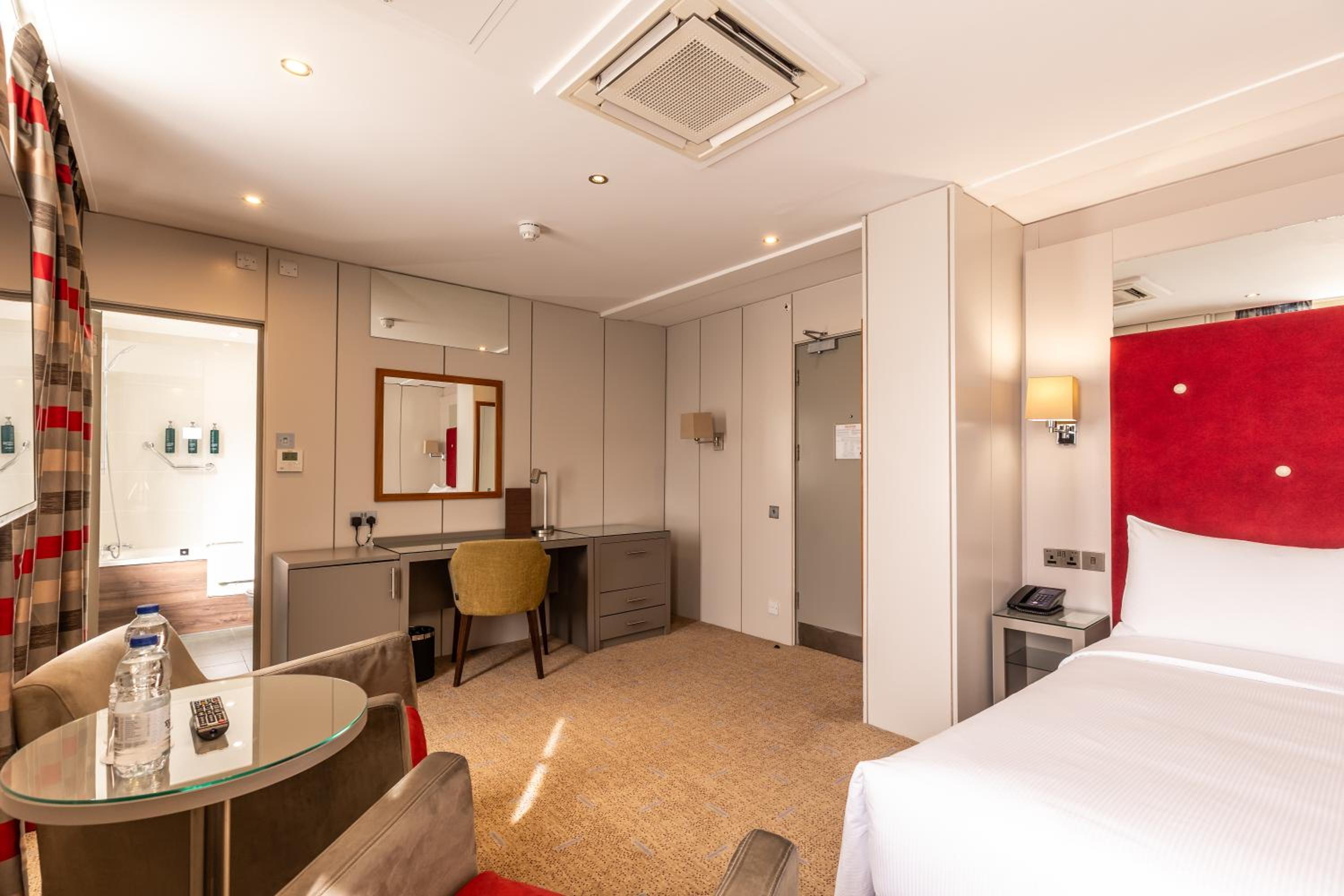 Superior King Room photo 1
