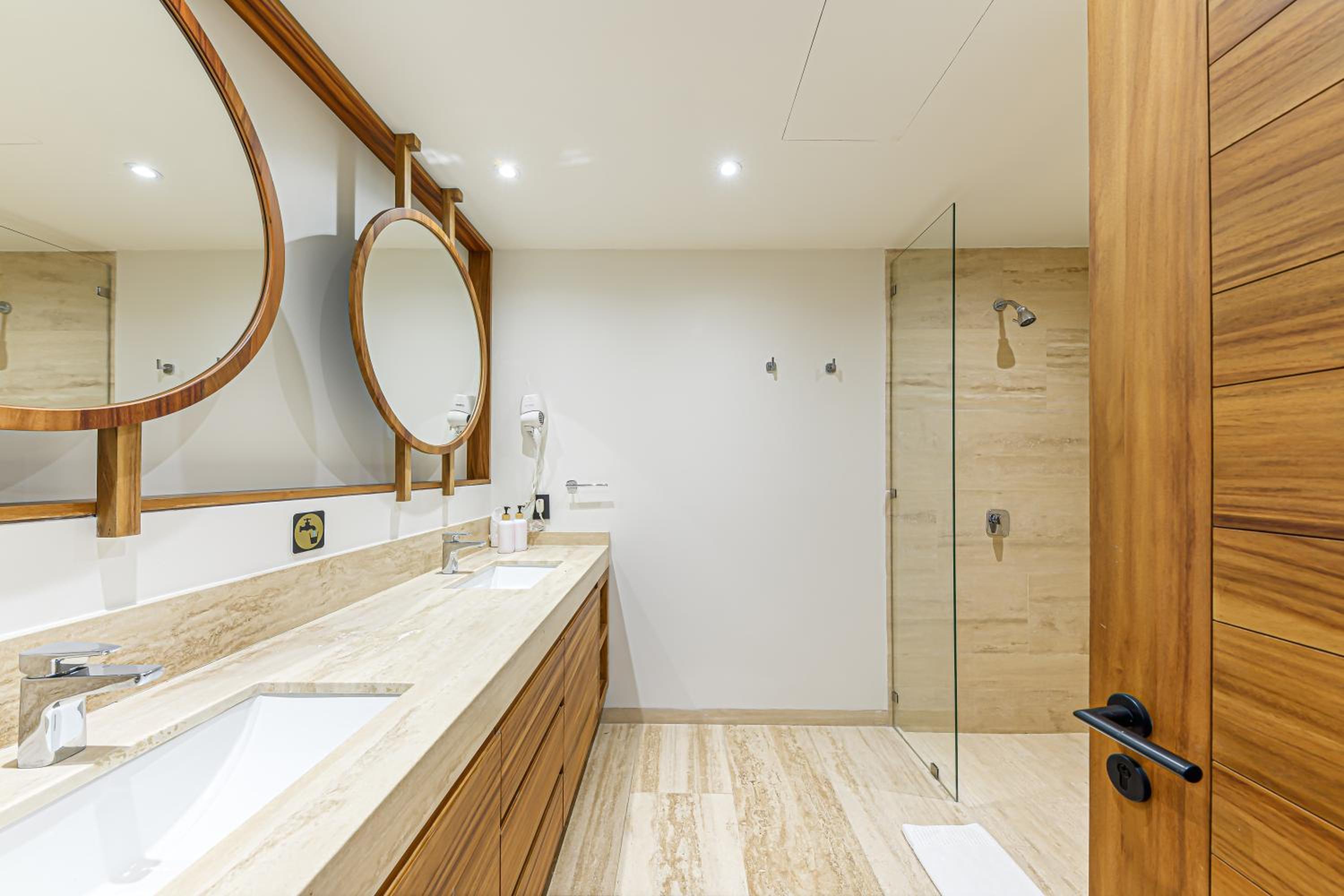 Apartment with Sea View - Photo 4