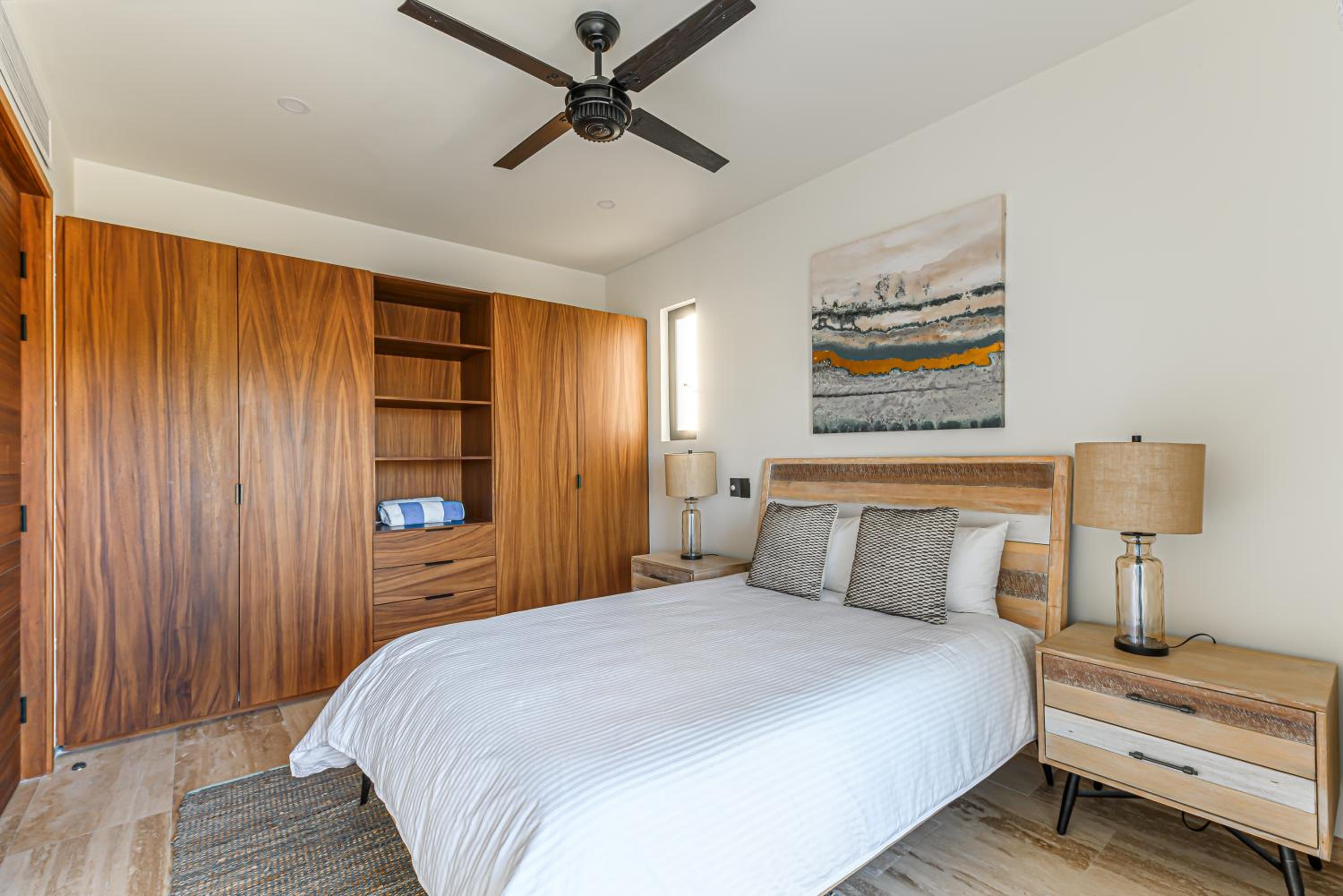 Apartment with Sea View - Photo 15