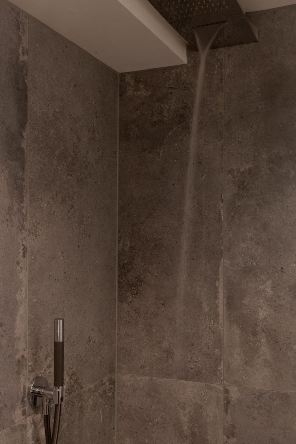 Large Double Room with Rain Shower photo 2