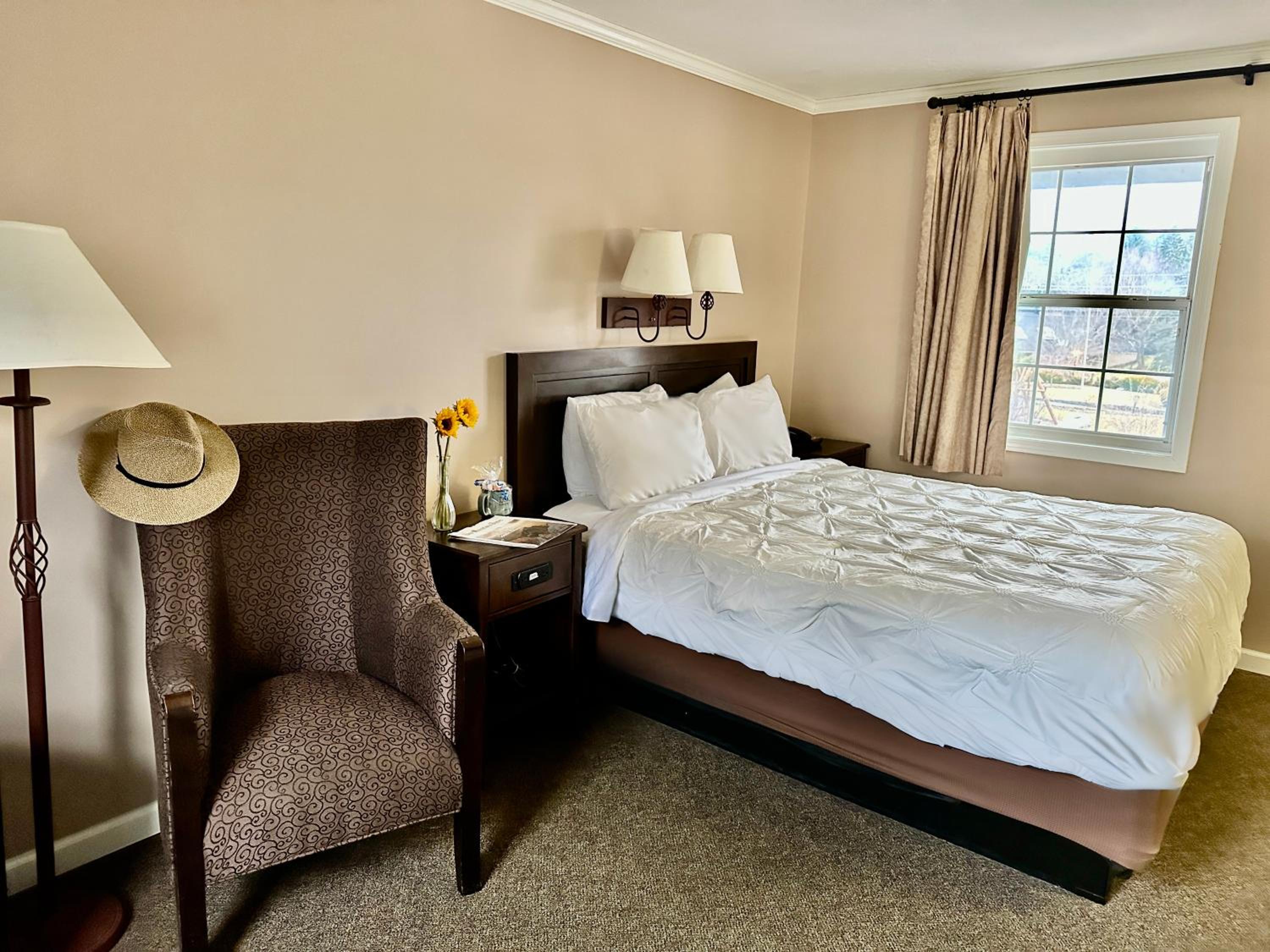 Queen Room photo 1