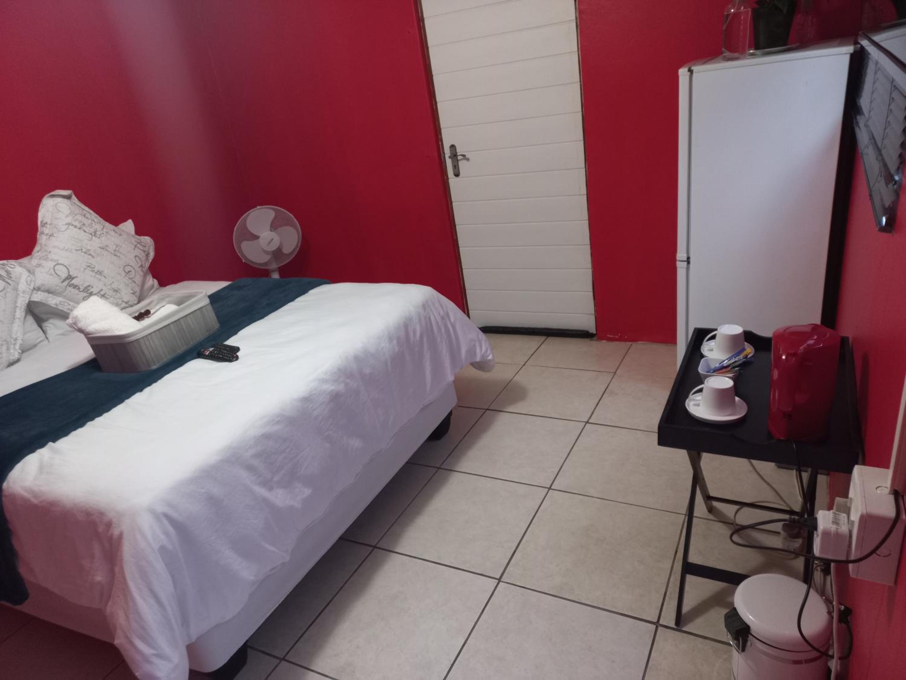 Double Room With Private Bathroom photo 3
