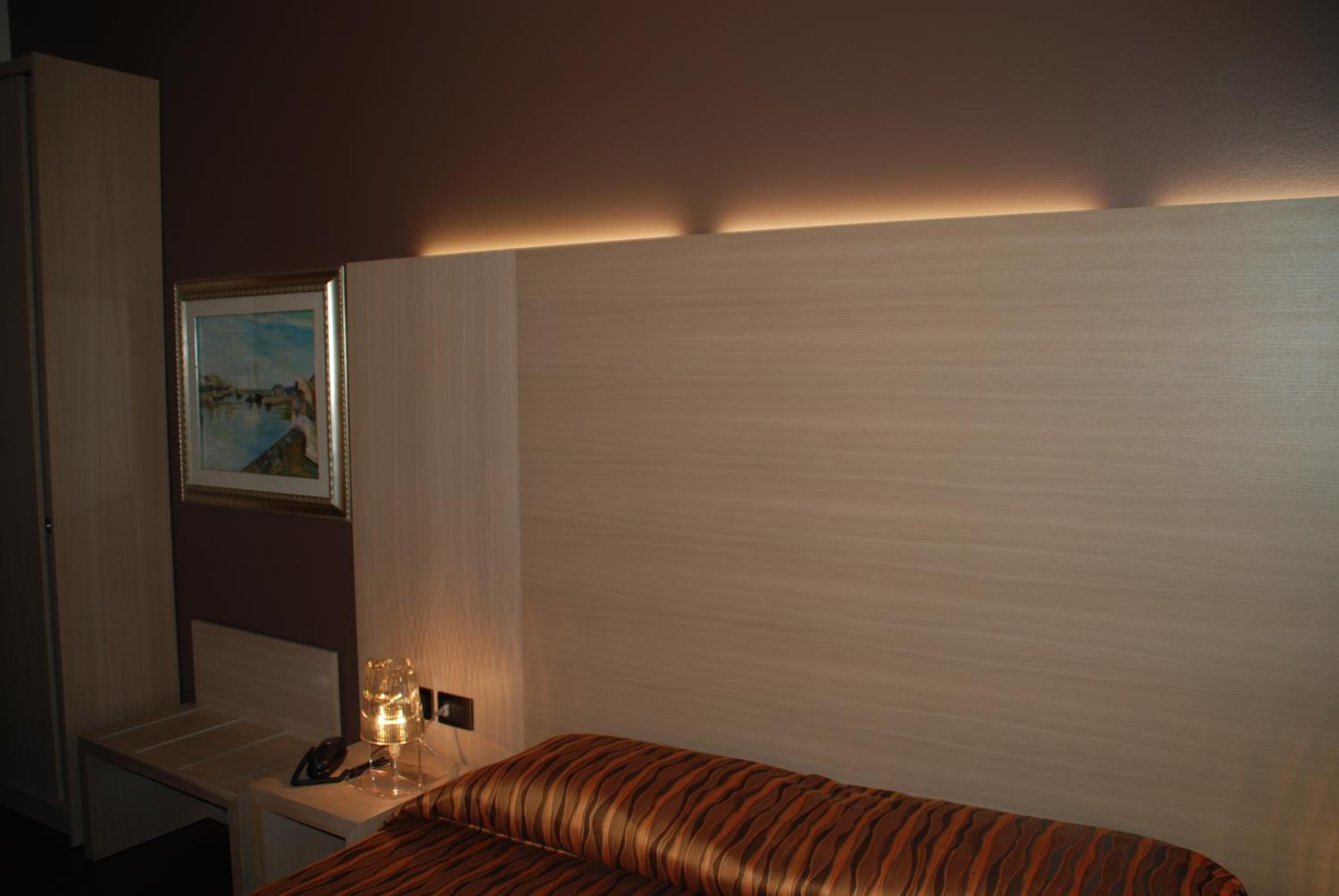 Double or Twin Room - Photo 5