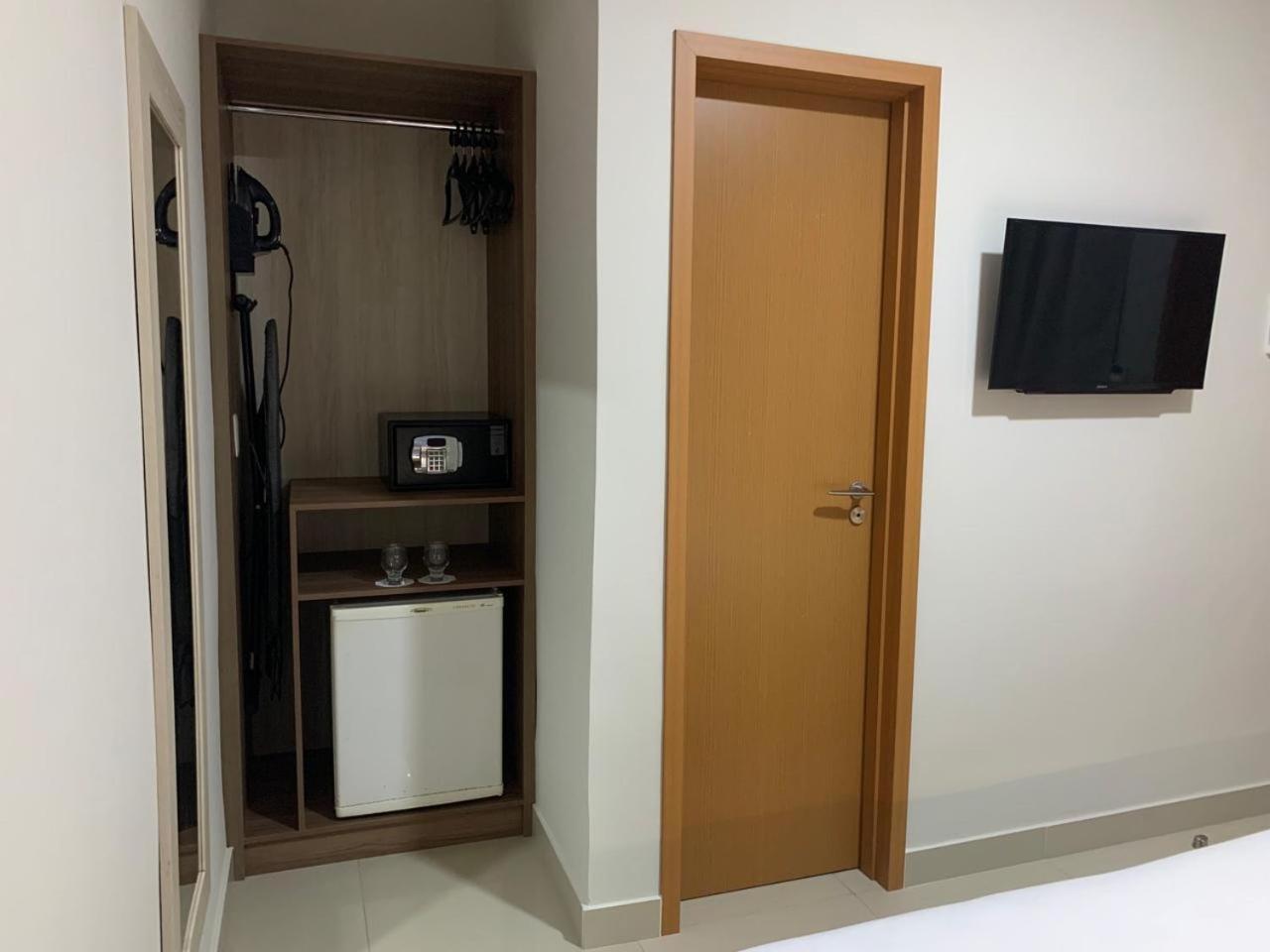 Standard Suite - Photo 3