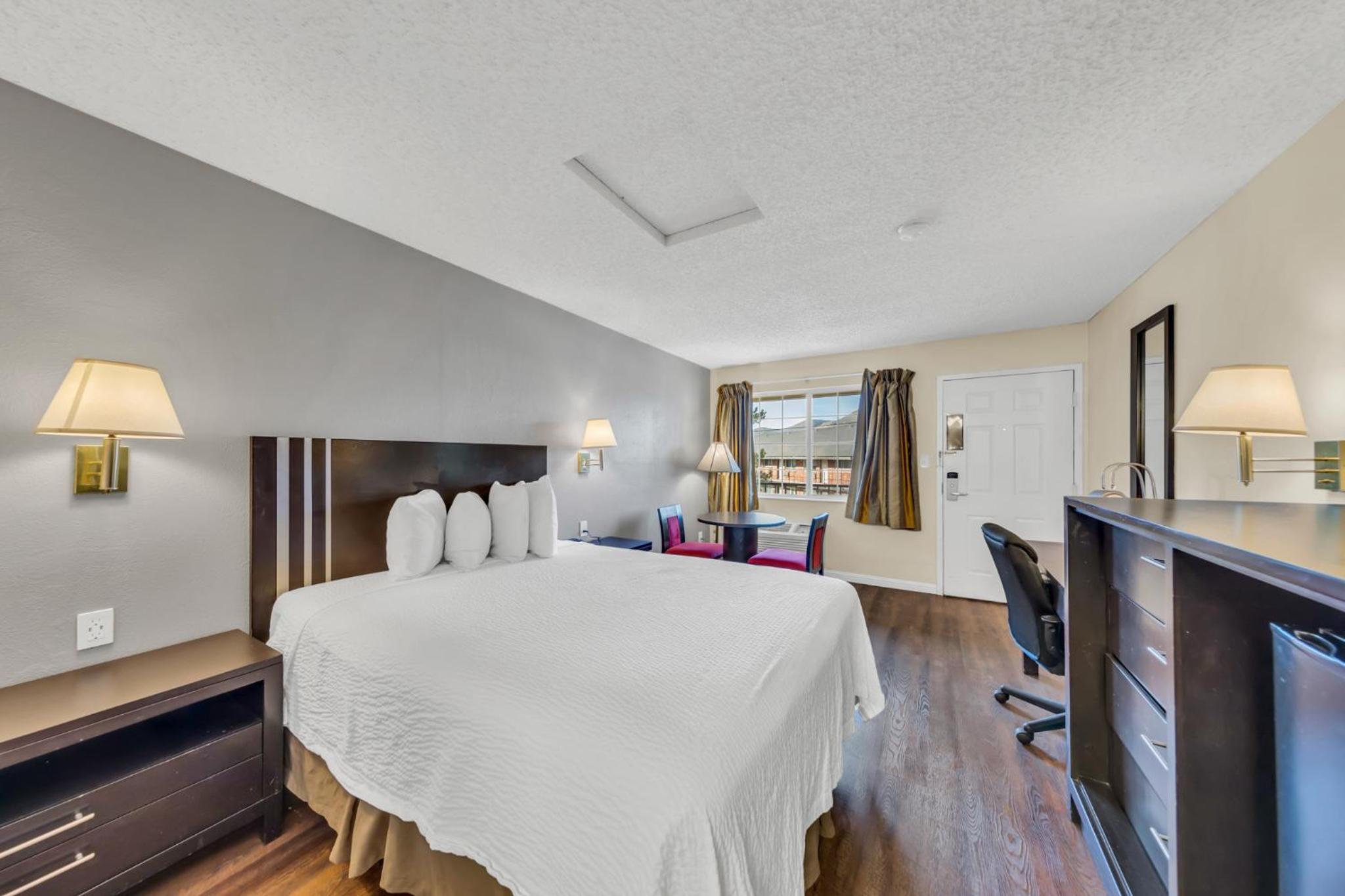 Queen Room - Disability Access/Non-Smoking - Photo 12