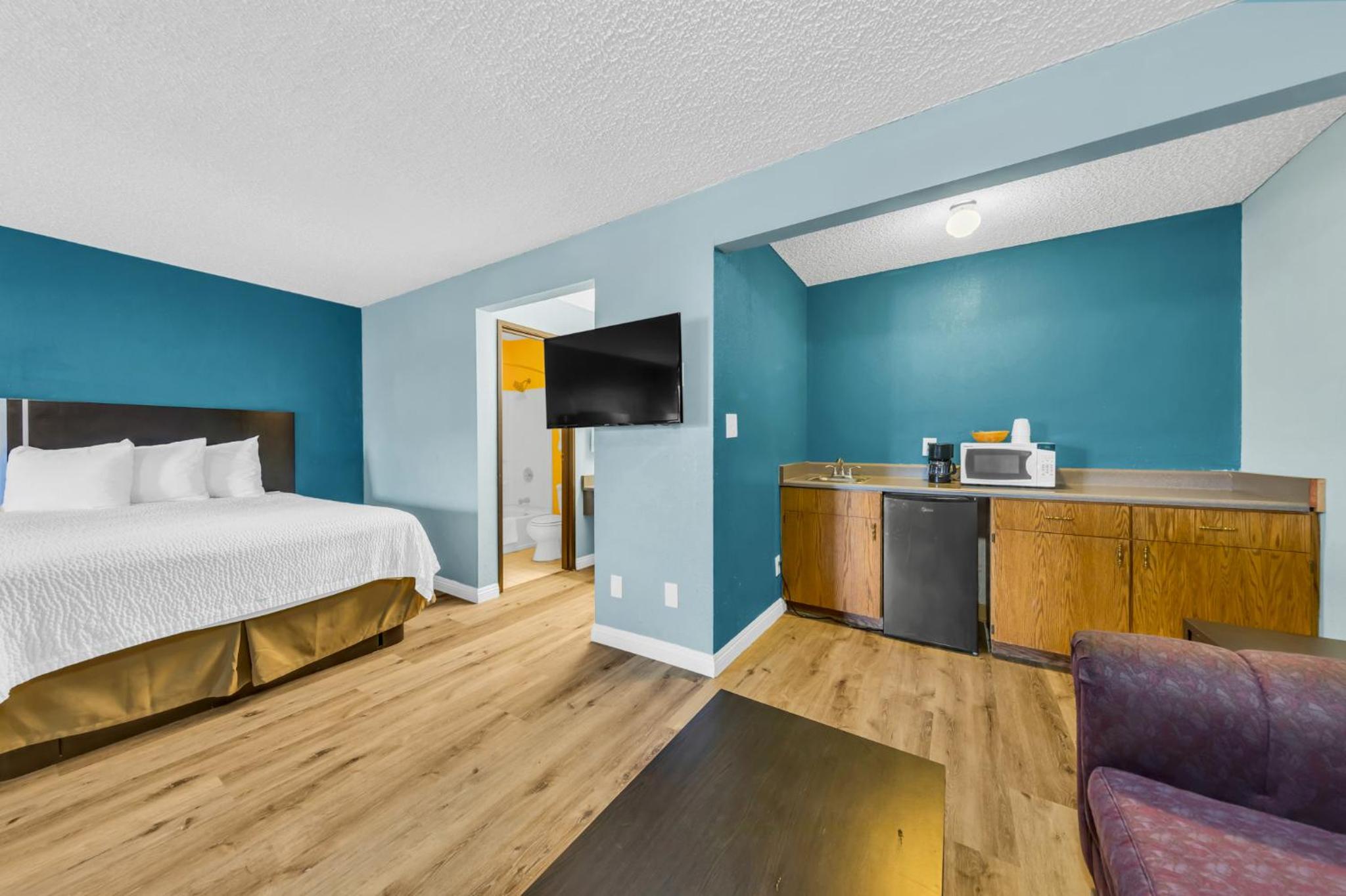King Studio Suite - Non-Smoking - Photo 3