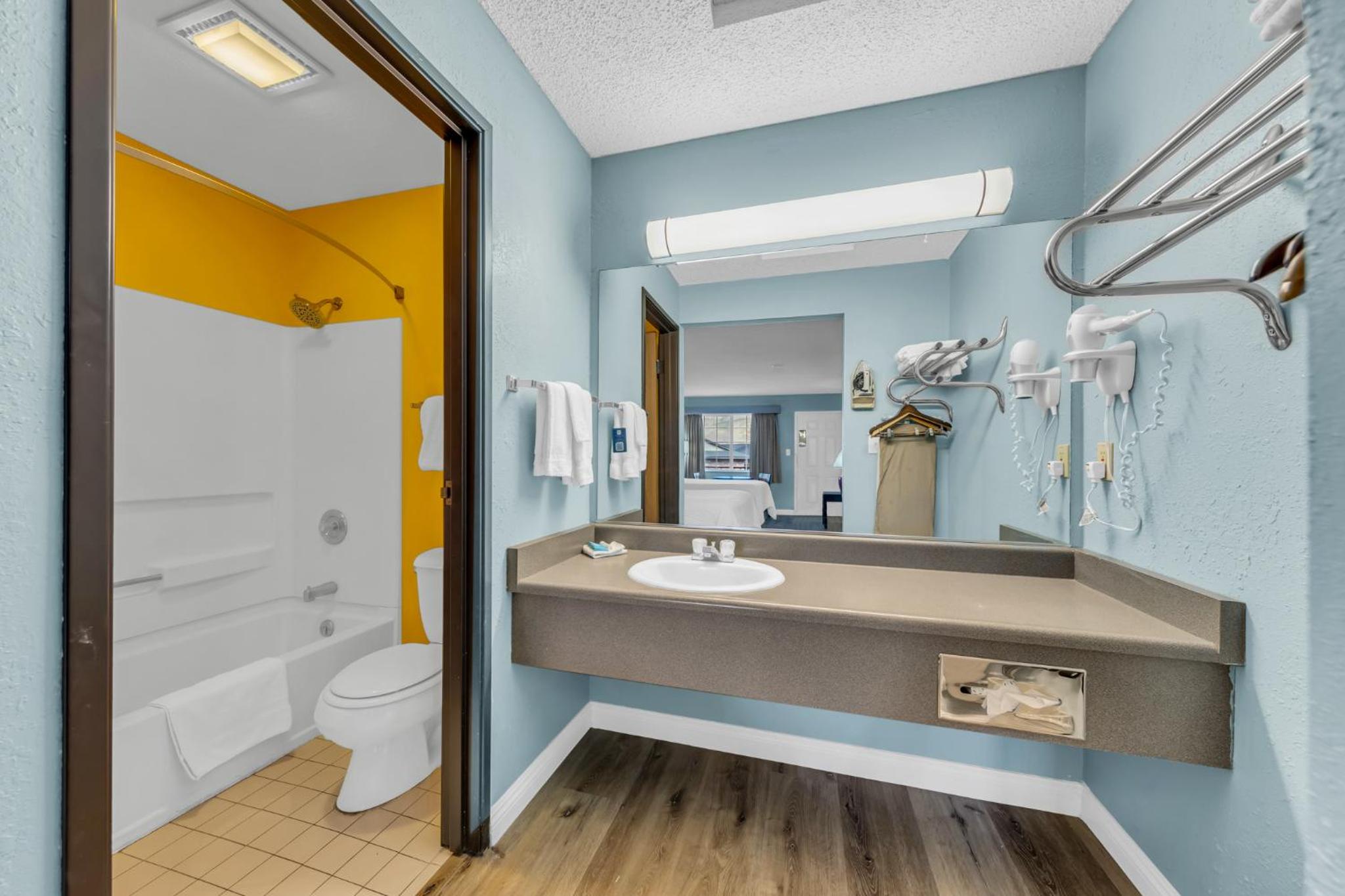 Queen Room - Disability Access/Non-Smoking - Photo 3