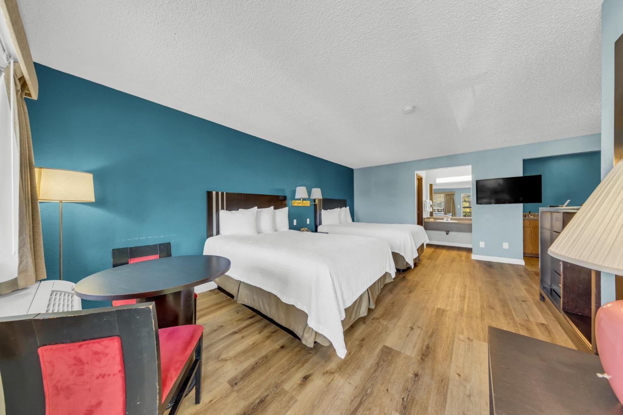 Studio Suite with Two Queen Beds - Non-Smoking - Photo 4