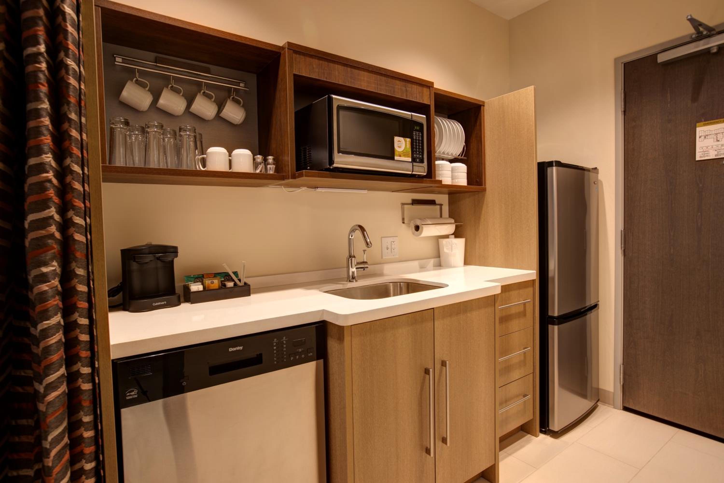 Queen Studio - Mobility and Hearing Access/Non-Smoking - Photo 7