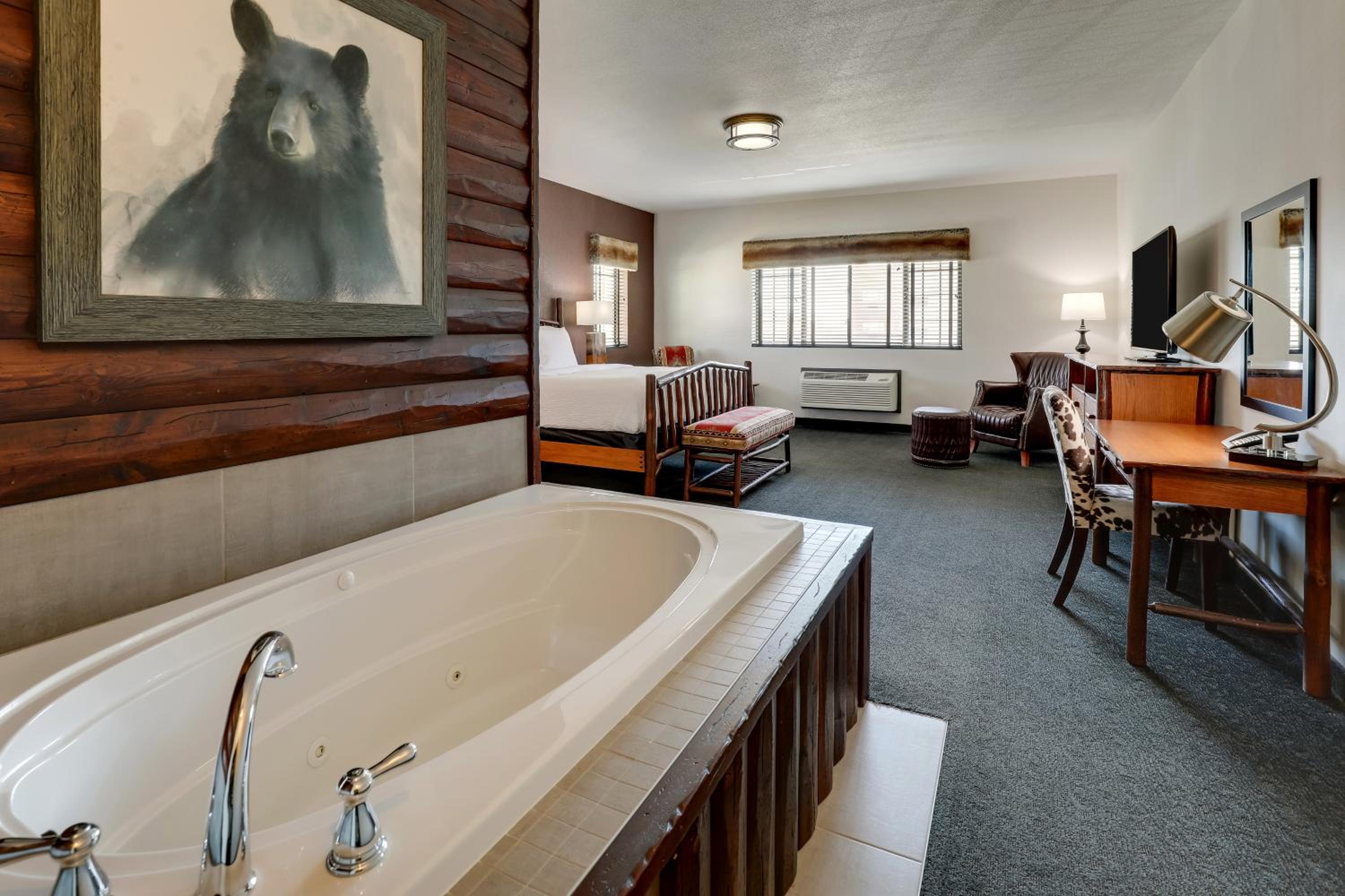 Suite with Hot Tub